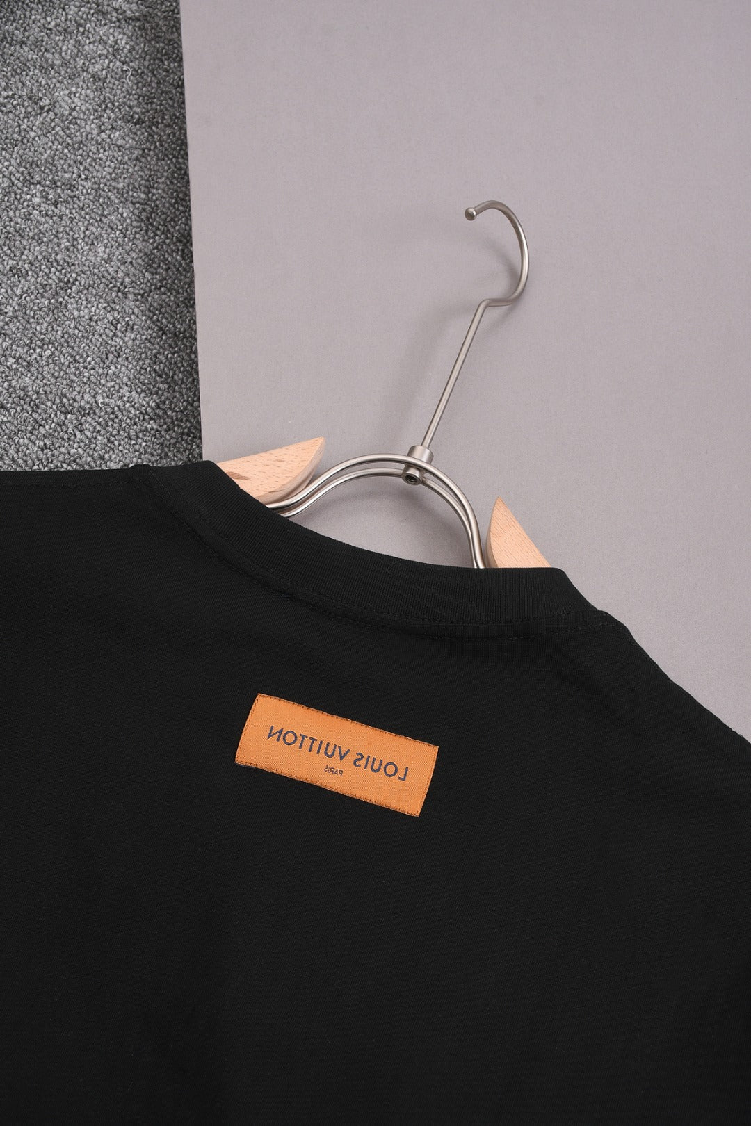 Louis Vuitton 25SS Mini Crest Embroidered Logo Printed Cotton T-Shirt – Black / White, XS-L