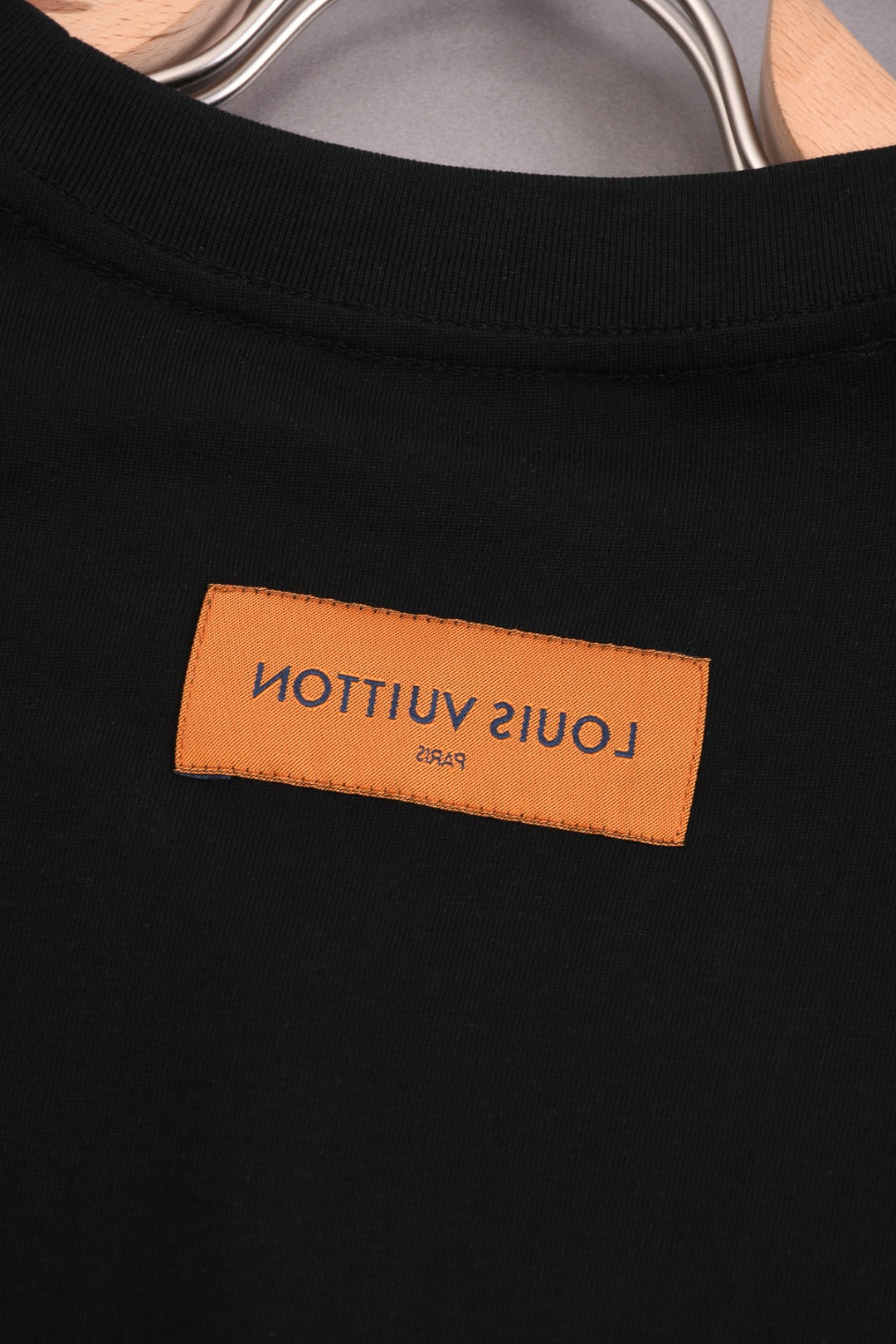 Louis Vuitton 25SS Mini Crest Embroidered Logo Printed Cotton T-Shirt – Black / White, XS-L