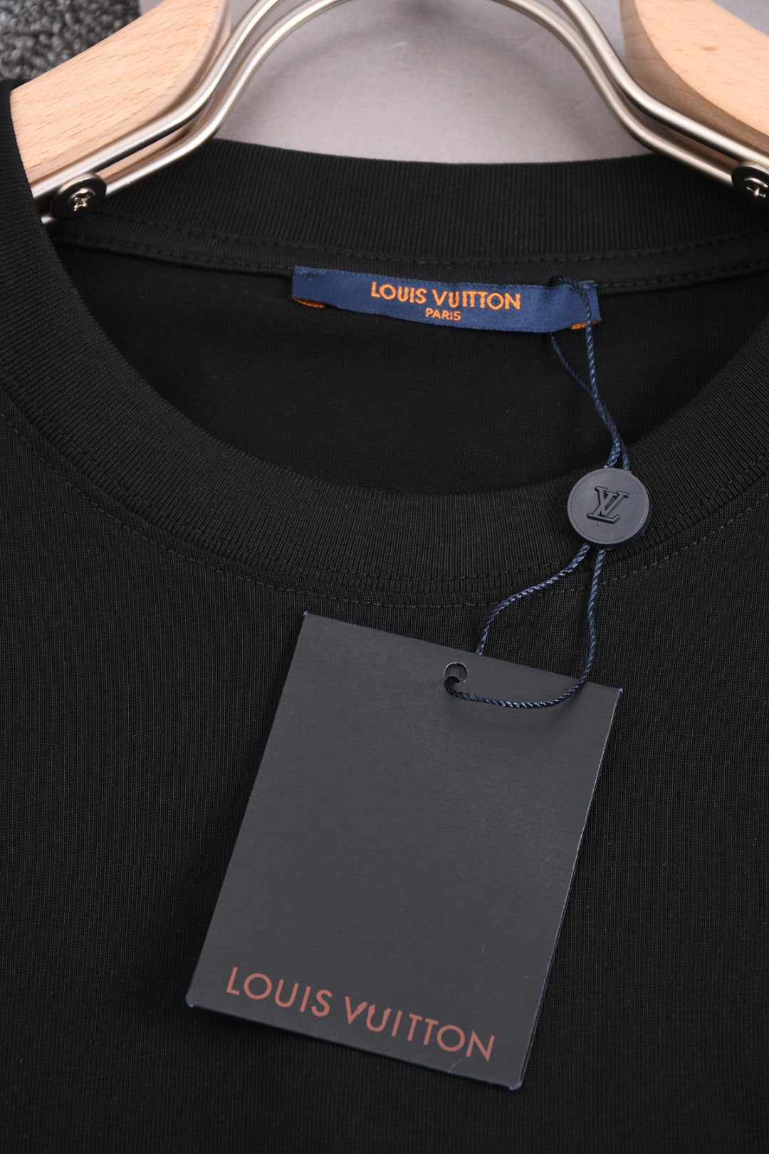 Louis Vuitton 25SS Mini Crest Embroidered Logo Printed Cotton T-Shirt – Black / White, XS-L