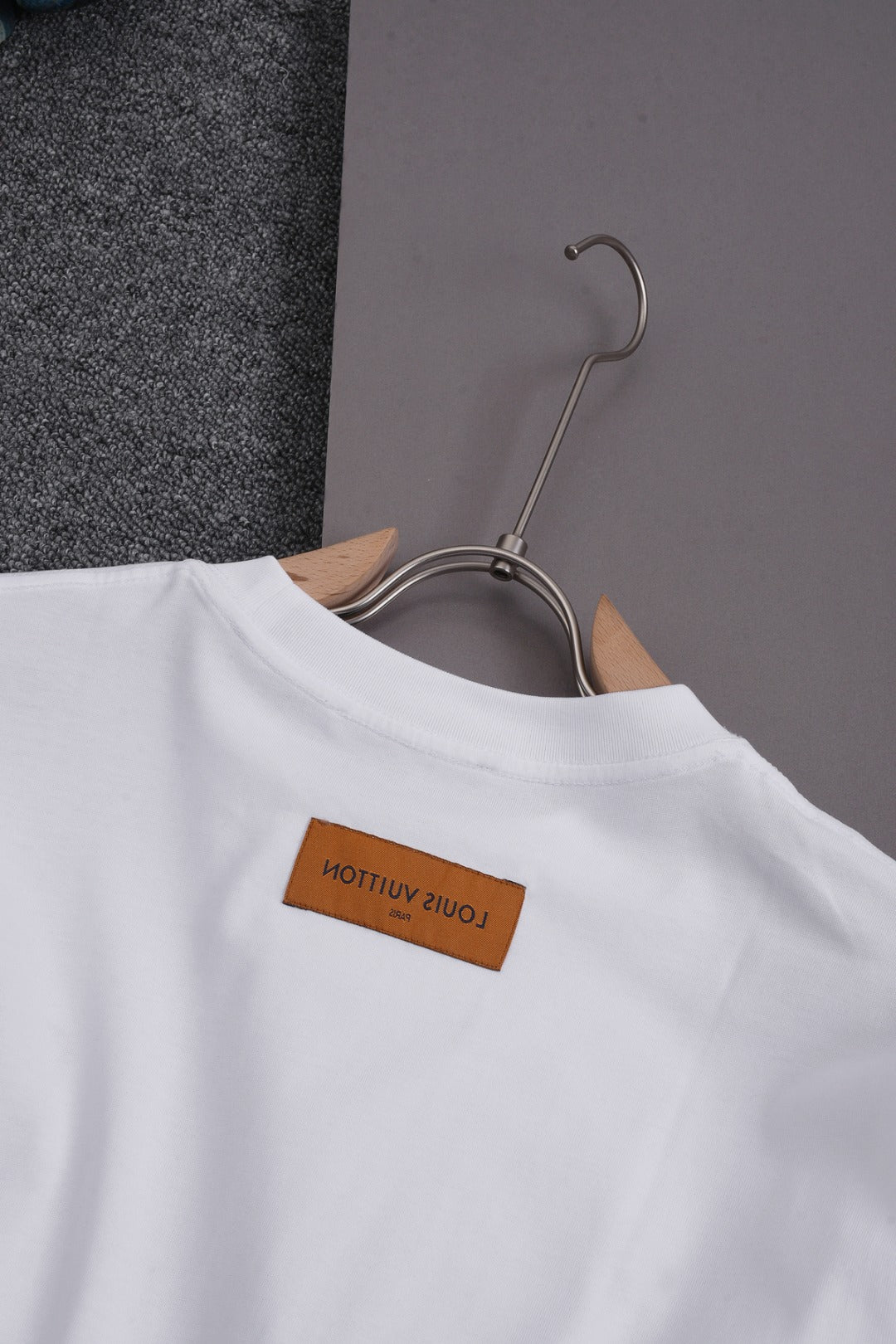Louis Vuitton 25SS Mini Crest Embroidered Logo Printed Short Sleeve Cotton T-Shirt – Black / White, XS-L