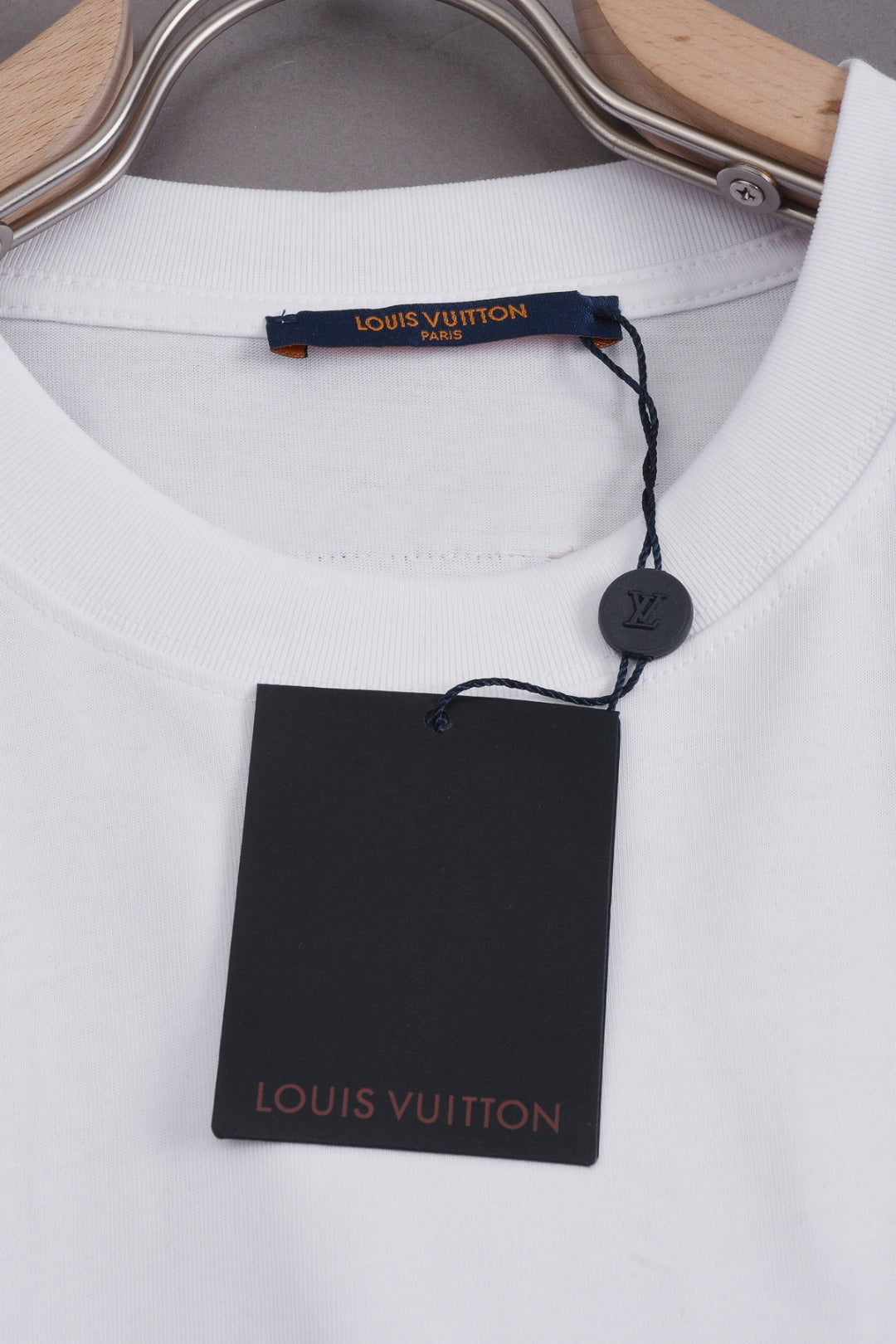 Louis Vuitton 25SS Mini Crest Embroidered Logo Printed Short Sleeve Cotton T-Shirt – Black / White, XS-L