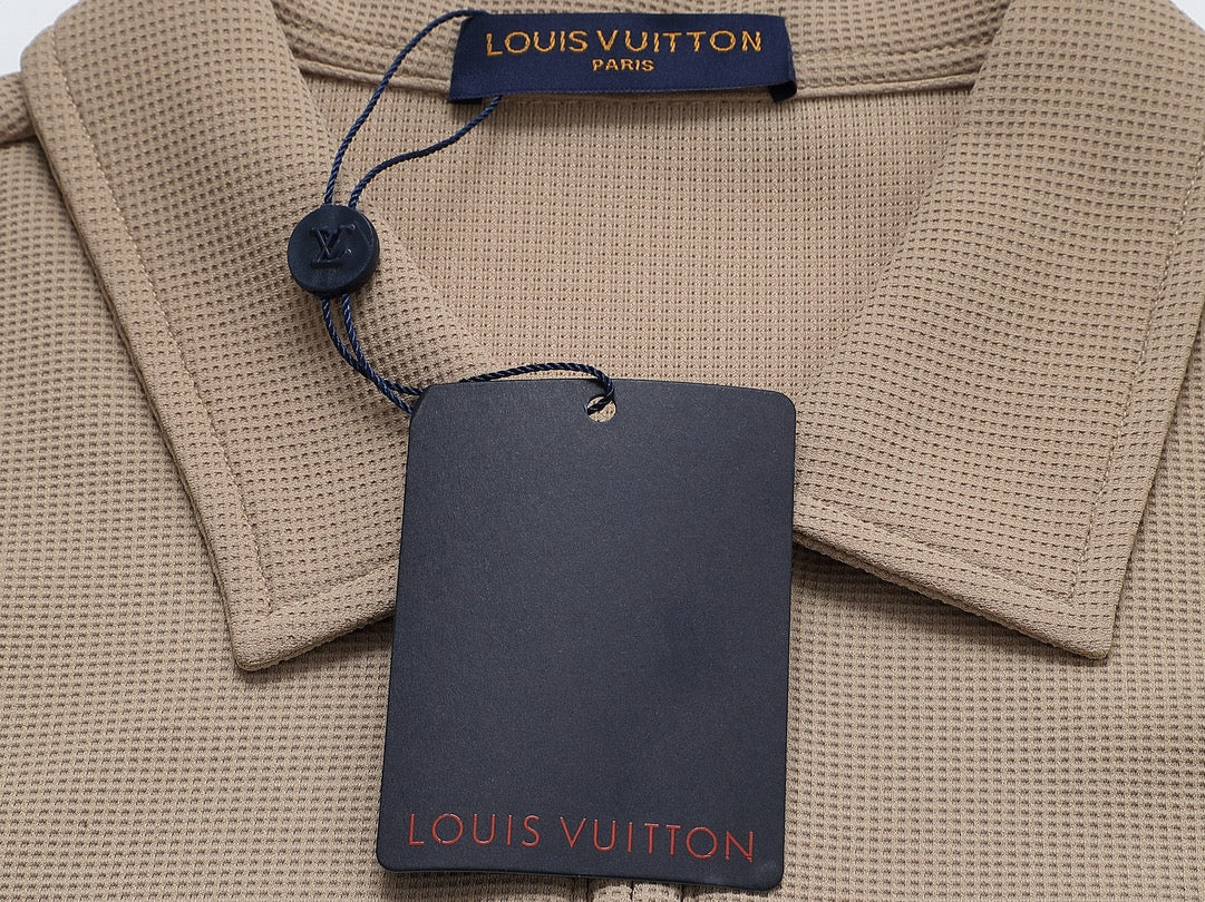 Louis Vuitton P368 Relaxed Fit Waffle-Knit Polo with Two-Tone Sleeve Detail – M-3XL, Unisex
