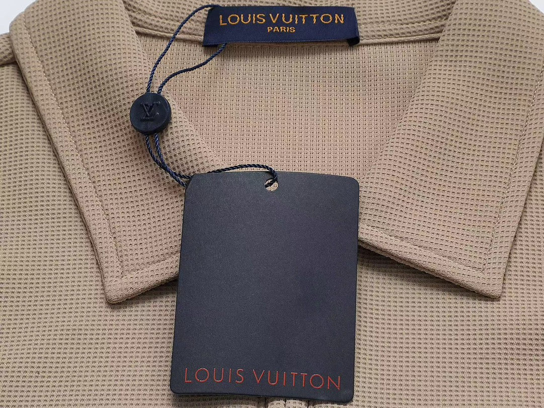 Louis Vuitton P368 Relaxed Fit Waffle-Knit Polo with Two-Tone Sleeve Detail – M-3XL, Unisex