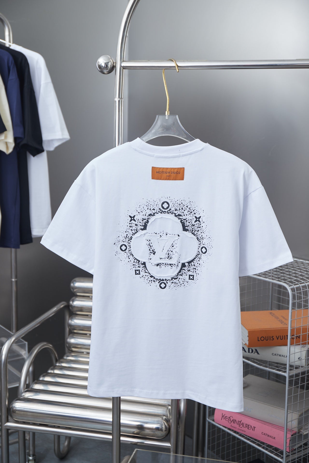 Louis Vuitton 25SS Early Spring Embroidered Patch Logo T-Shirt (Black/White, S–XL)