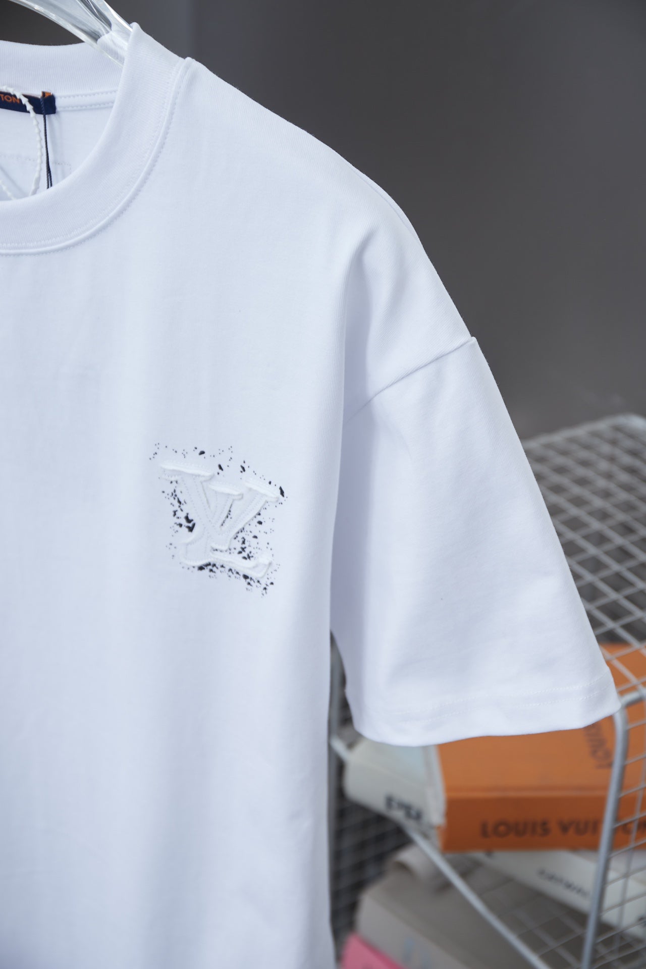 Louis Vuitton 25SS Early Spring Embroidered Patch Logo T-Shirt (Black/White, S–XL)