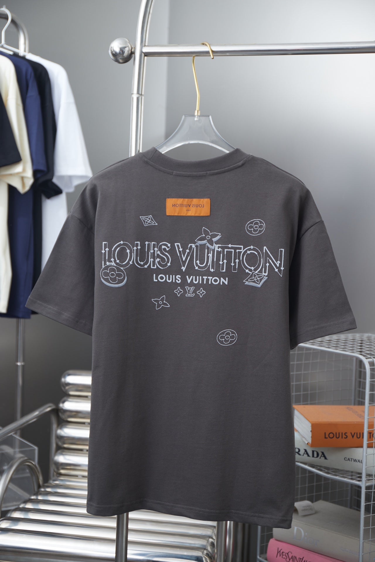 Louis Vuitton 25SS Early Spring Clover Logo Embroidered T-Shirt (Black/White/Gray, S–XL)