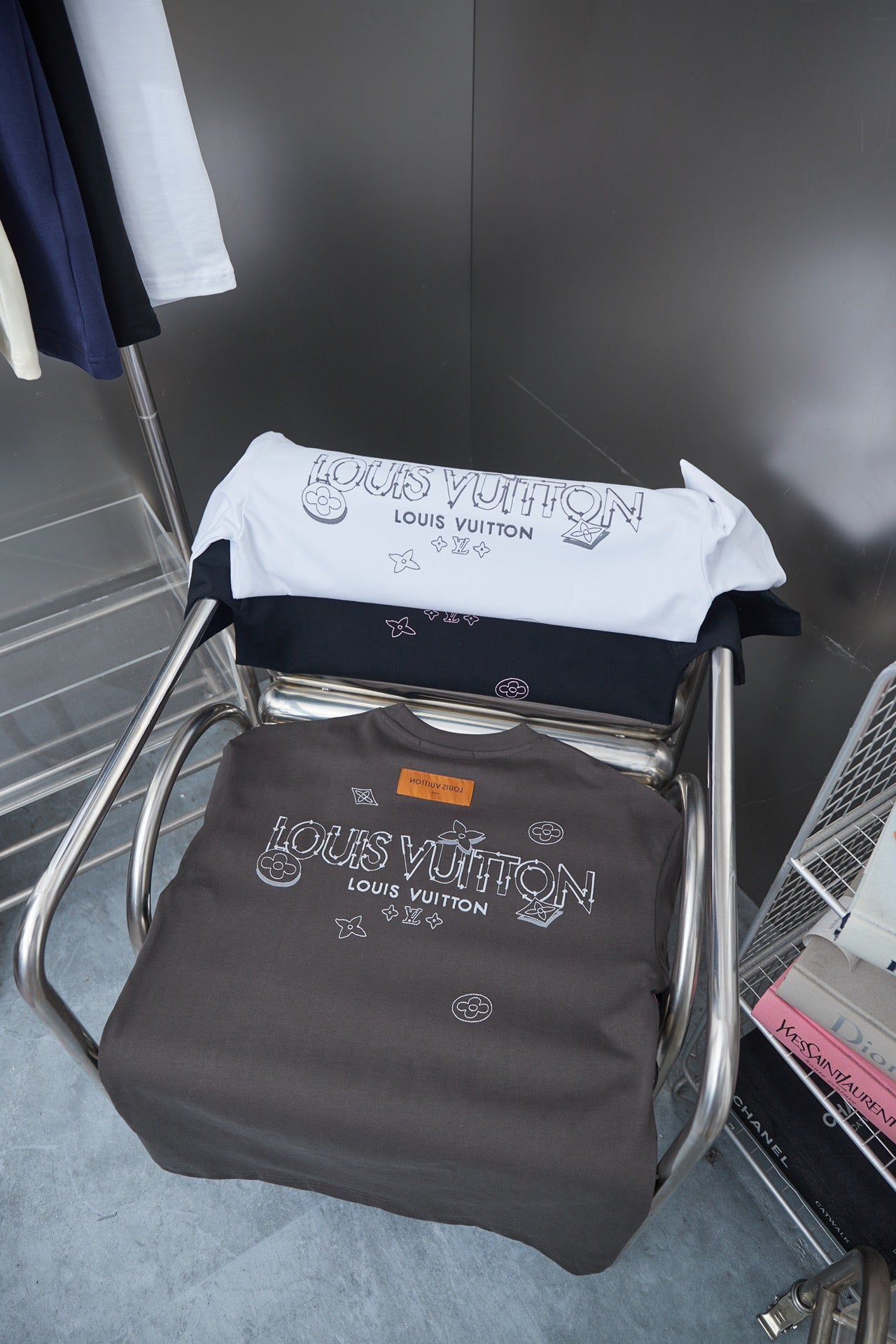 Louis Vuitton 25SS Early Spring Clover Logo Embroidered T-Shirt (Black/White/Gray, S–XL)