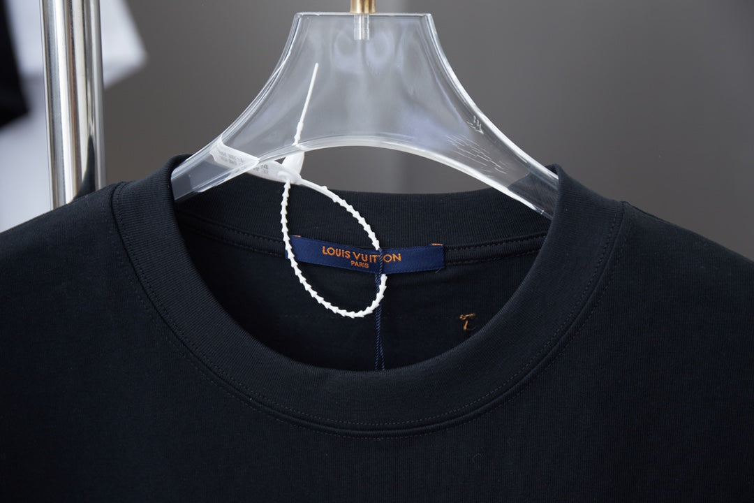 Louis Vuitton 25SS Early Spring Clover Logo Embroidered T-Shirt – Unisex, Premium Cotton, Black/White/Gray (S–XL)