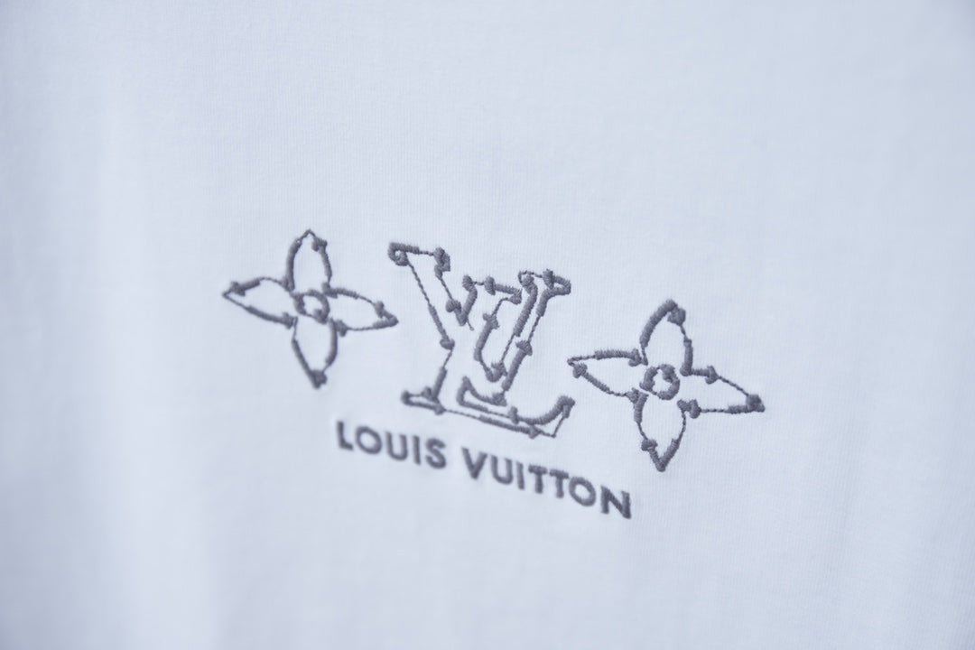 Louis Vuitton 25SS Early Spring Clover Logo Embroidered T-Shirt – Unisex Cotton Tee, Black/White/Gray (S–XL)