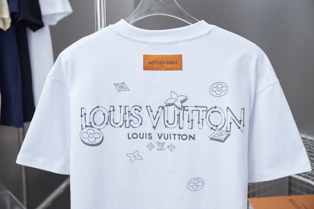 Louis Vuitton 25SS Early Spring Clover Logo Embroidered T-Shirt – Unisex Cotton Tee, Black/White/Gray (S–XL)