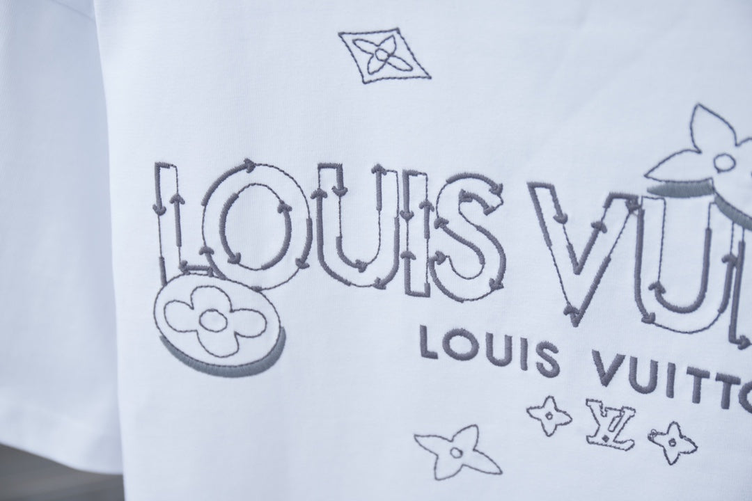 Louis Vuitton 25SS Early Spring Clover Logo Embroidered T-Shirt – Unisex Cotton Tee, Black/White/Gray (S–XL)