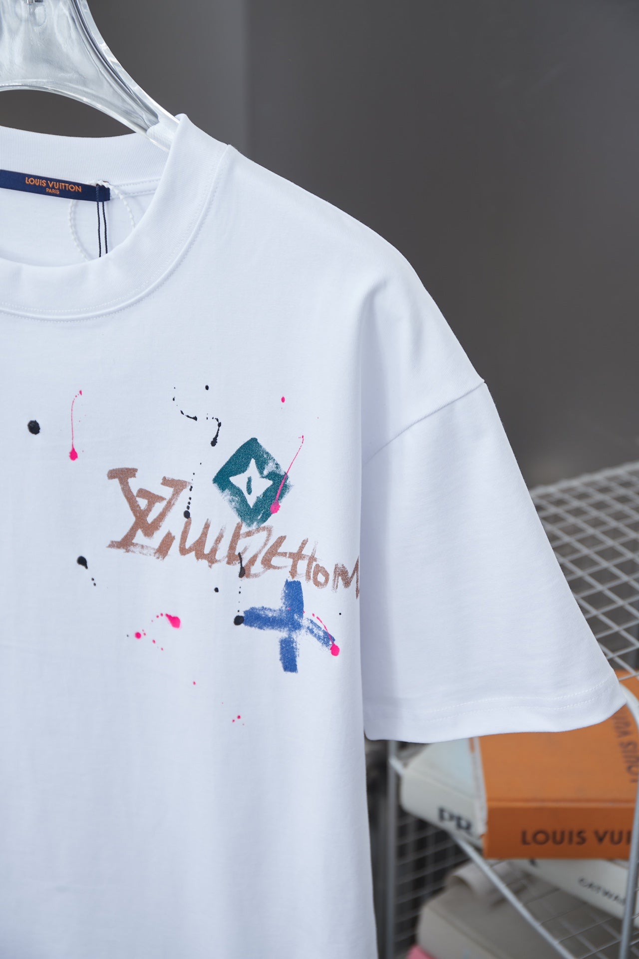Louis Vuitton 25SS Early Spring Graffiti Hand-Painted Logo T-Shirt – Unisex Cotton Tee, Black/White (S–XL)