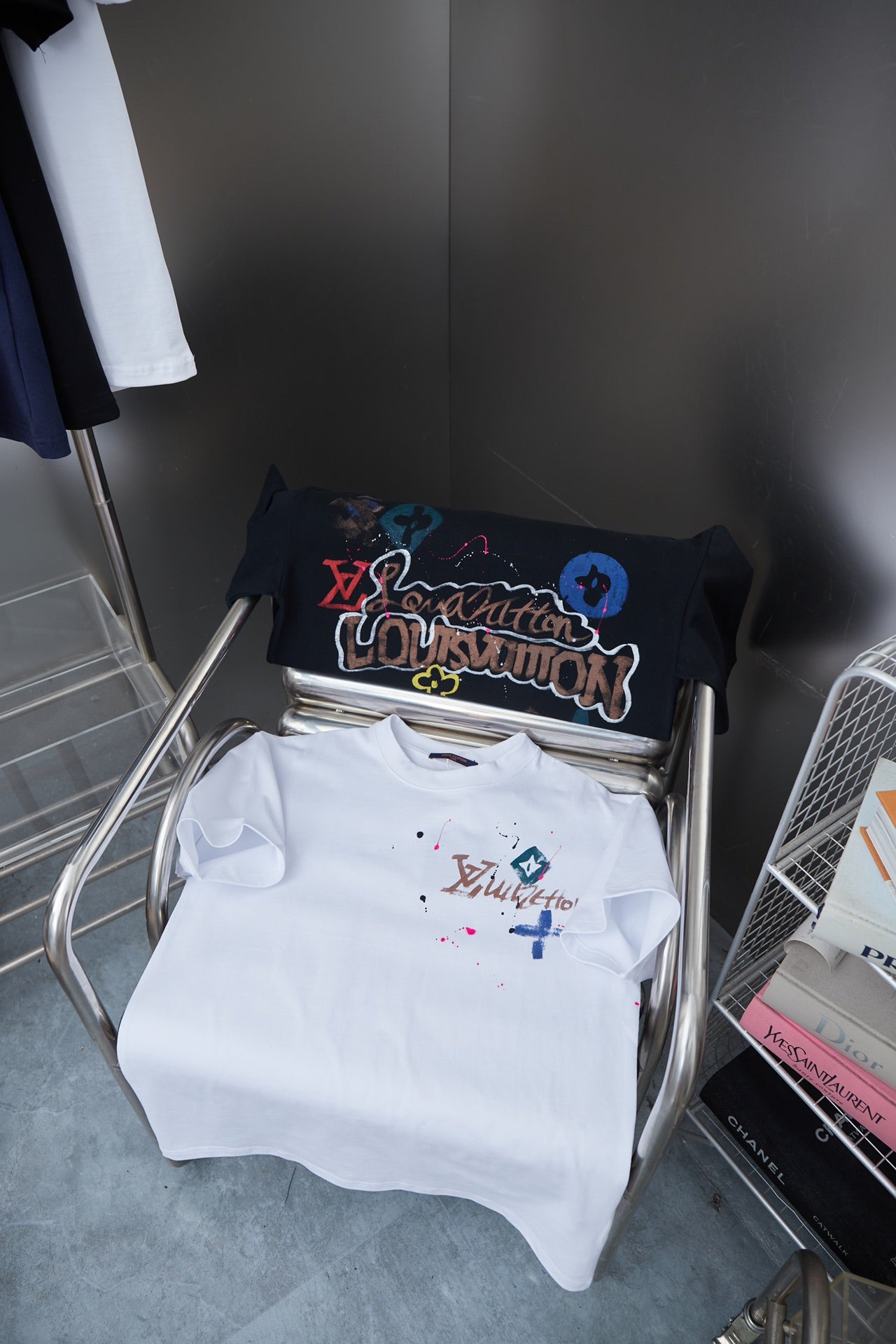 Louis Vuitton 25SS Early Spring Graffiti Hand-Painted Logo T-Shirt – Unisex Cotton Tee, Black/White (S–XL)