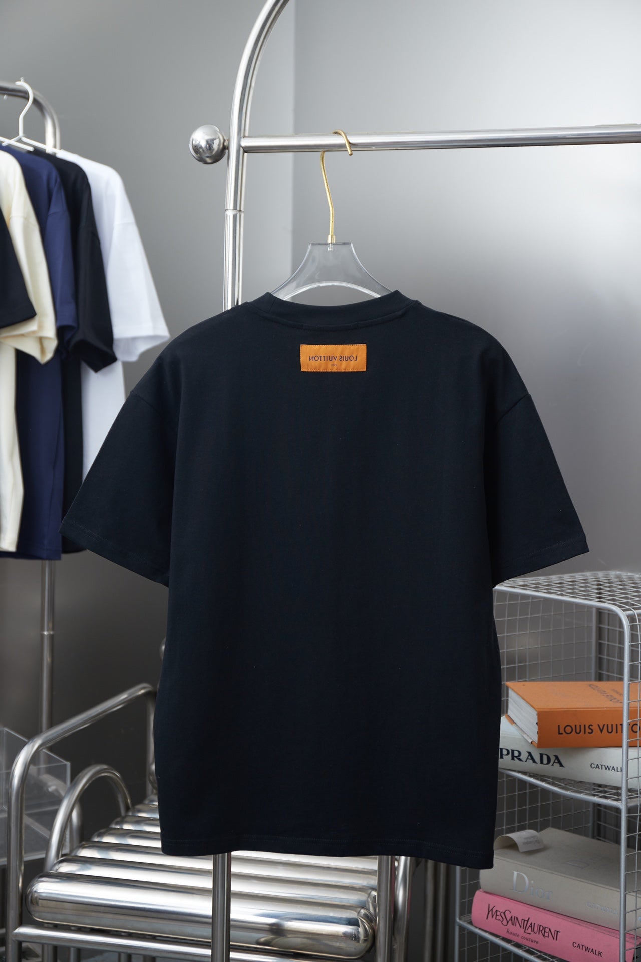 Louis Vuitton 25SS Early Spring Cloud Embroidered Logo T-Shirt – Unisex Cotton Tee, Black/White (S–XL)