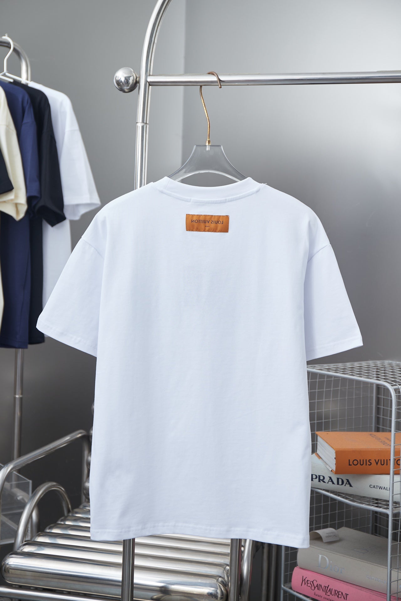 Louis Vuitton 25SS Early Spring Cloud Embroidered Logo T-Shirt – Unisex Cotton Tee, Black/White (S–XL)