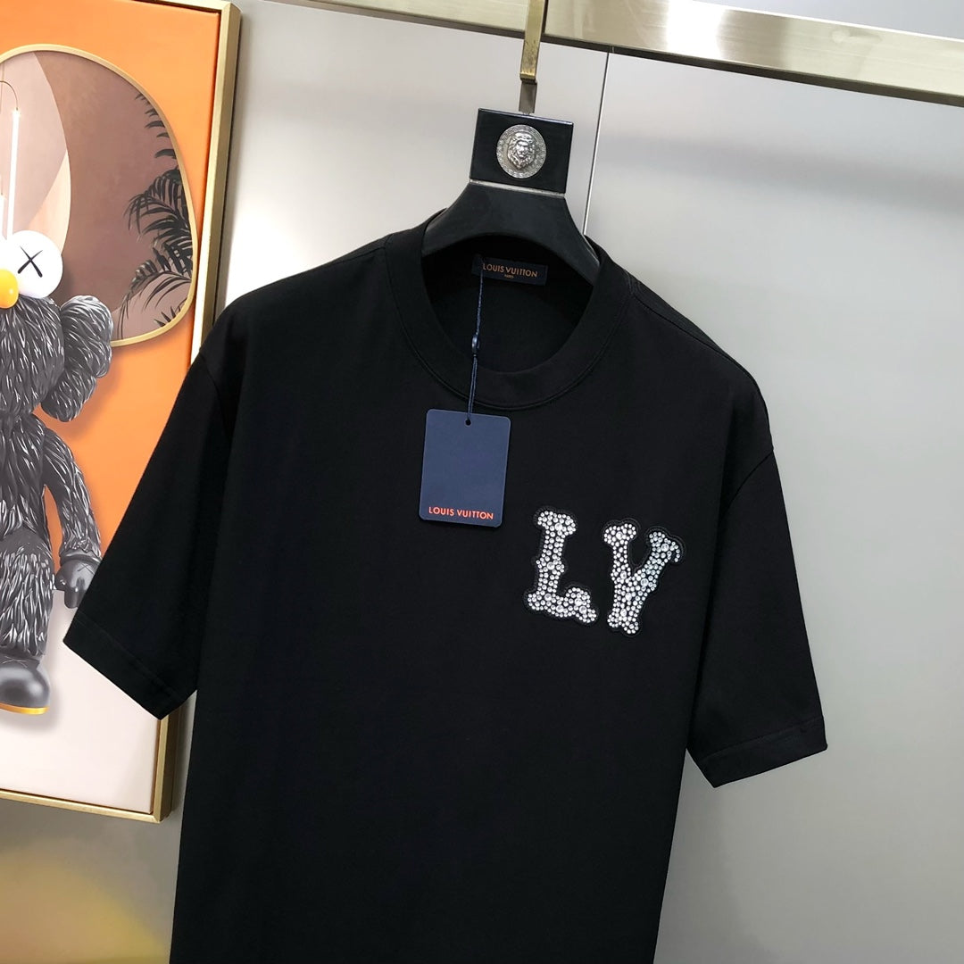 Louis Vuitton 2024 SS Men’s Crewneck T-Shirt – Premium Cotton, Embroidered & Rhinestone Logo, Oversized Fit (S–3XL), Black/White/Red/Brown