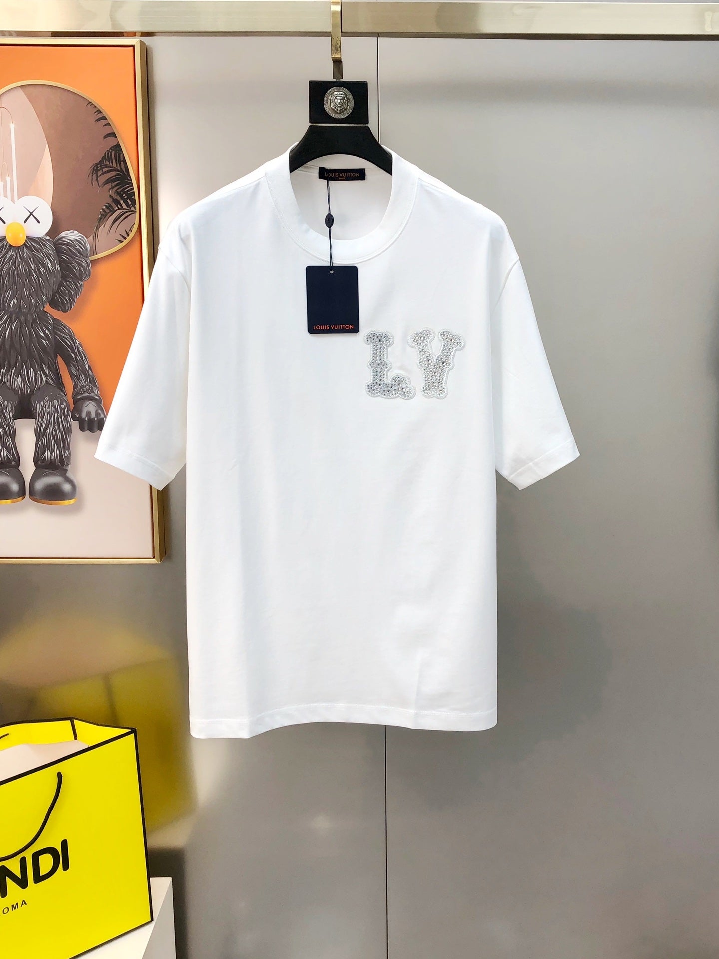 Louis Vuitton 2024 SS Men’s Crewneck T-Shirt – Premium Cotton, Appliqué & Rhinestone Logo, Oversized Fit (S–3XL), Black/White/Red/Brown
