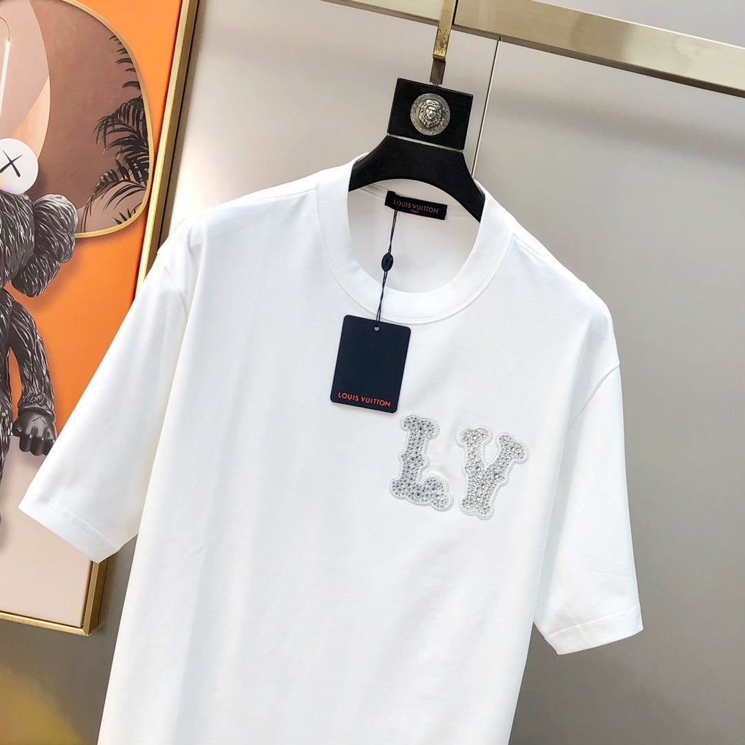 Louis Vuitton 2024 SS Men’s Crewneck T-Shirt – Premium Cotton, Appliqué & Rhinestone Logo, Oversized Fit (S–3XL), Black/White/Red/Brown