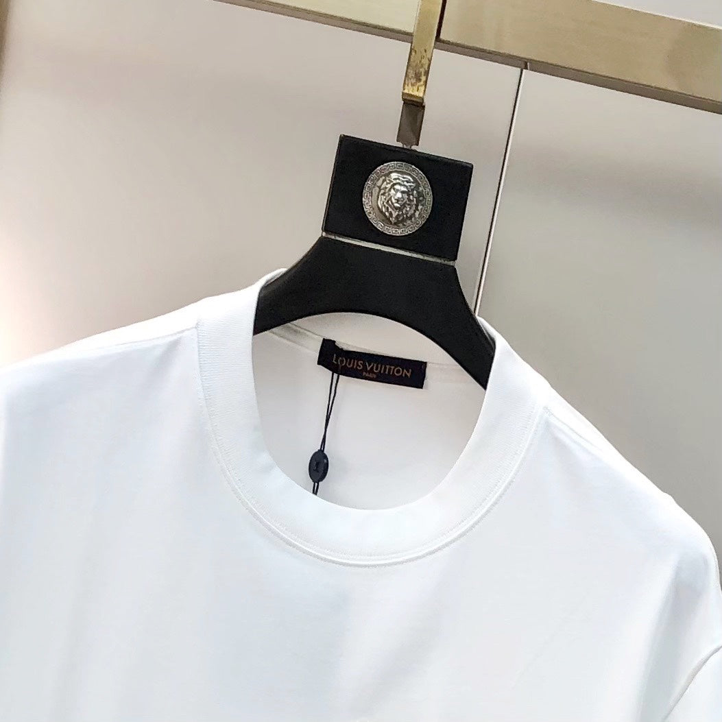 Louis Vuitton 2024 SS Men’s Crewneck T-Shirt – Premium Cotton, Appliqué & Rhinestone Logo, Oversized Fit (S–3XL), Black/White/Red/Brown