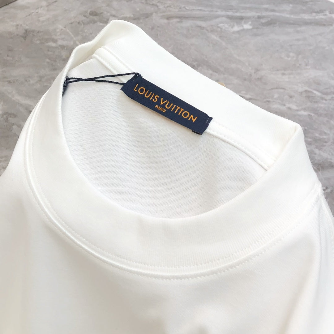 Louis Vuitton 2024 SS Men’s Crewneck T-Shirt – Premium Cotton, Appliqué & Rhinestone Logo, Oversized Fit (S–3XL), Black/White/Red/Brown