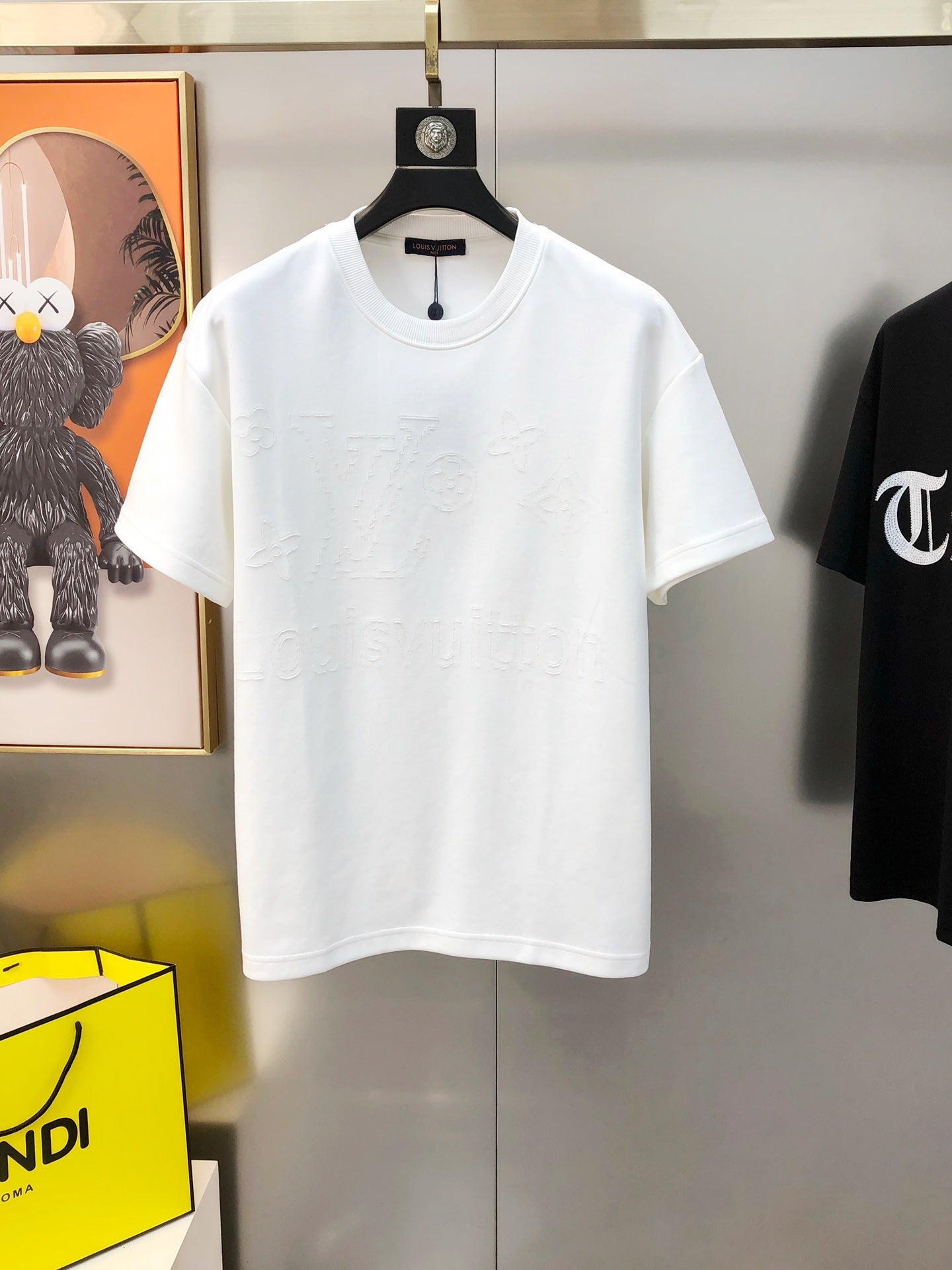 Louis Vuitton 2024 SS Men’s Crewneck T-Shirt – Premium Cotton, Cut-Burned LV Logo, Oversized OS Fit (S–3XL), Black/White/Orange