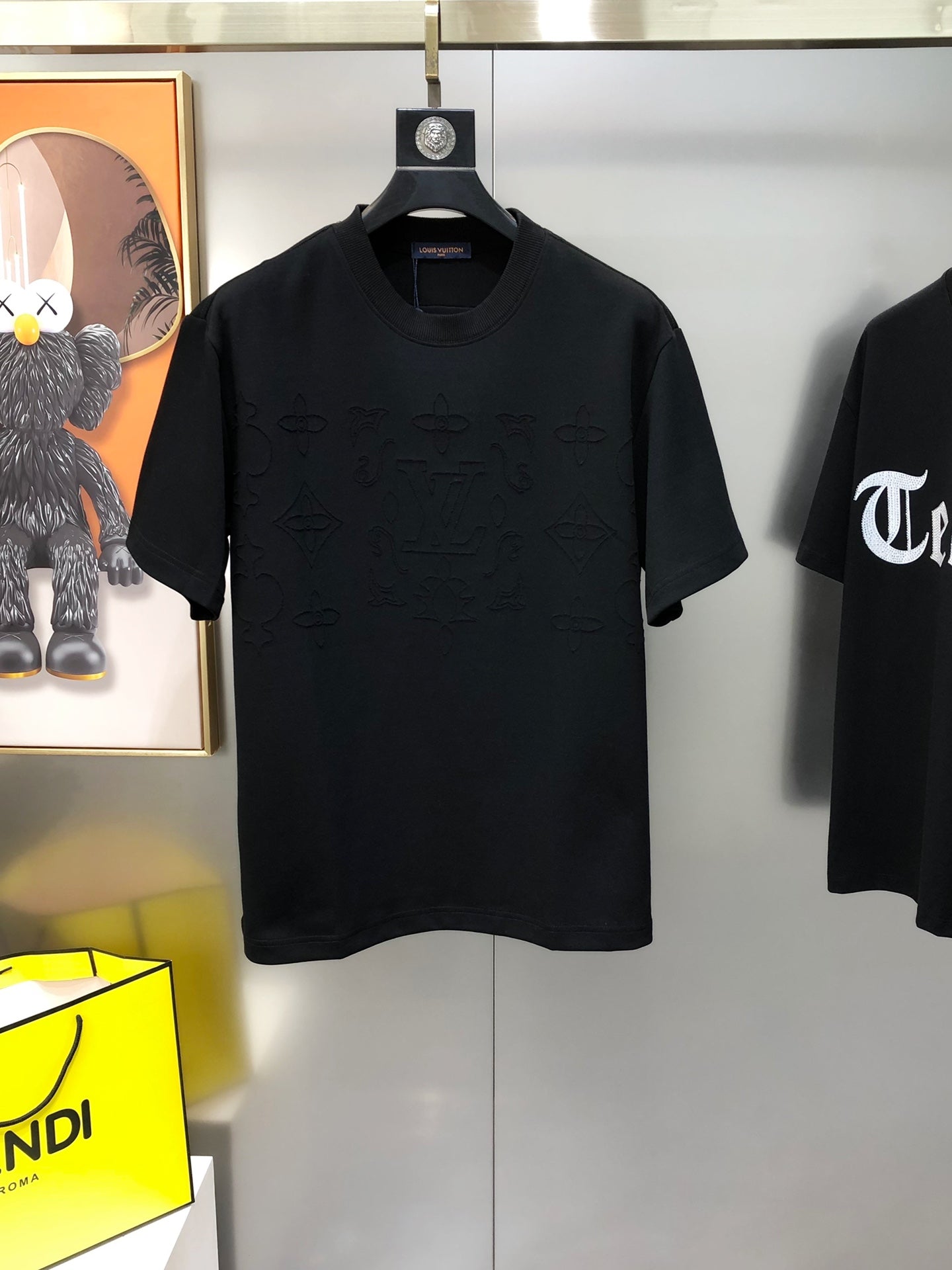 Louis Vuitton 2024 SS Men’s Crewneck T-Shirt – Premium Cotton, Double-Sleeve Cut-Burned LV Logos, Oversized OS Fit (S–3XL), Black/White/Green
