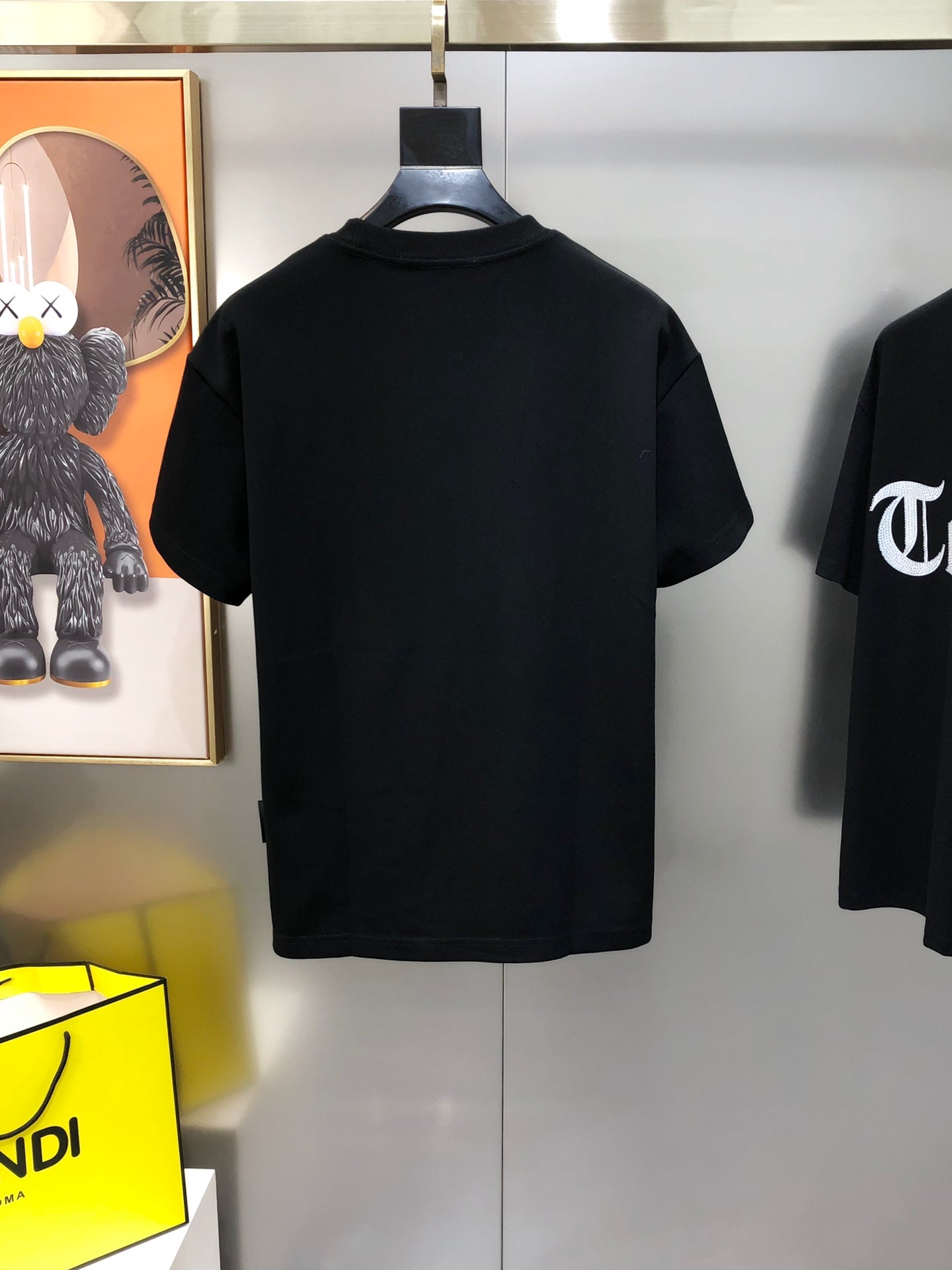 Louis Vuitton 2024 SS Men’s Crewneck T-Shirt – Premium Cotton, Cut-Burned Embroidered LV Logo, Oversized OS Fit (S–3XL), Black/White/Green/Orange