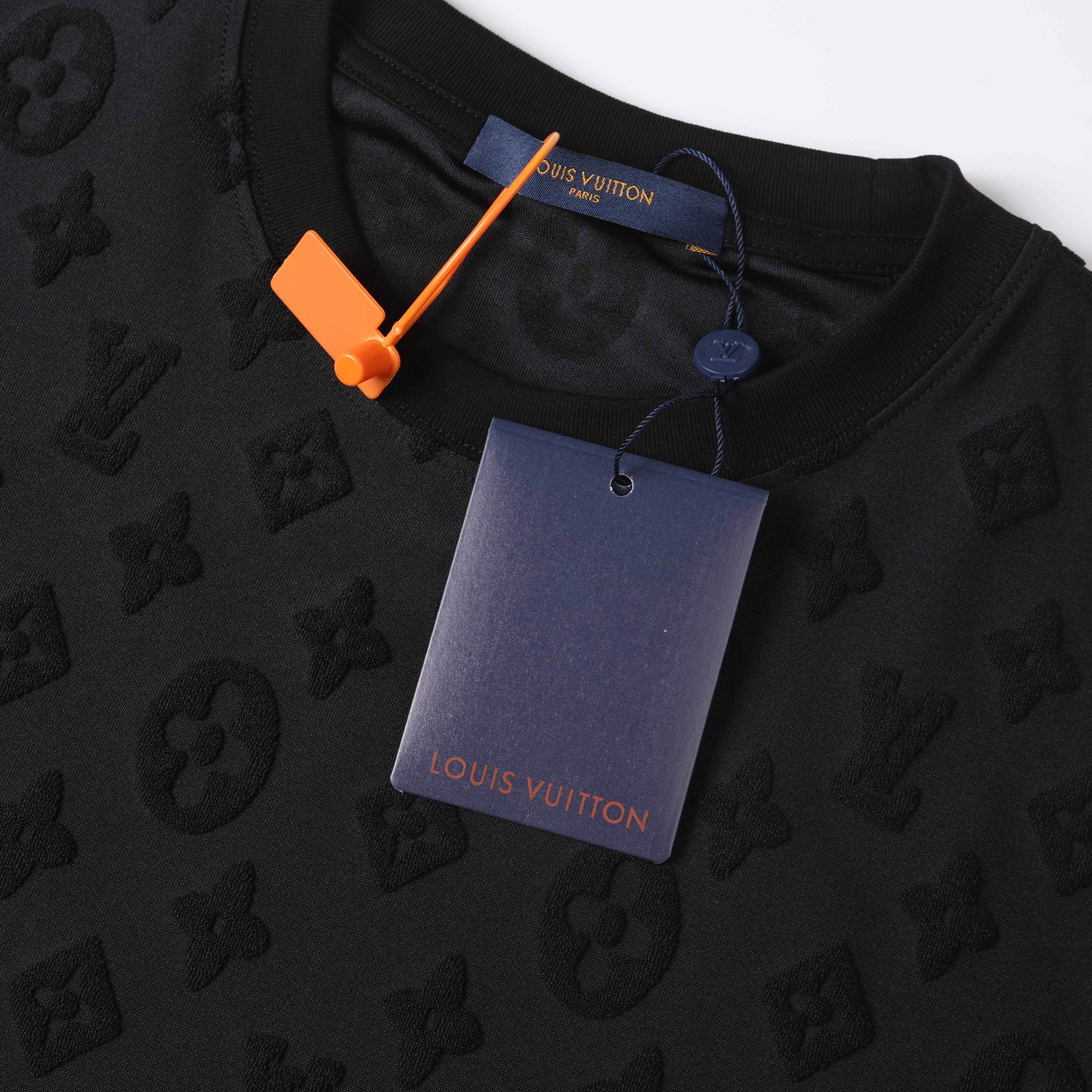 Louis Vuitton 2024 SS Jacquard Monogram T-Shirt – Unisex Crewneck Tee, Premium Cotton, Classic All-Over Pattern (S–XL), Black/White