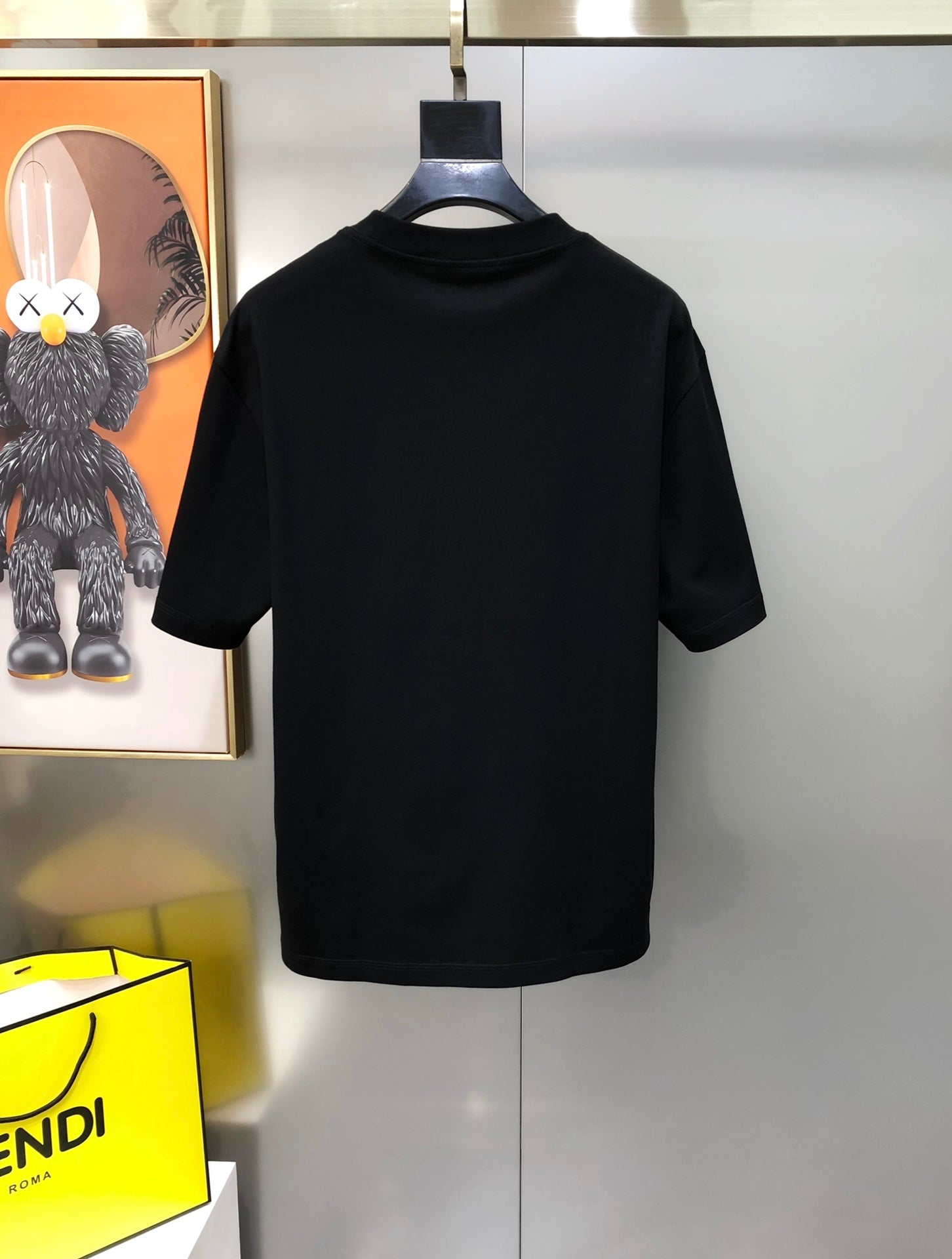 Louis Vuitton 2024 Early Spring Men’s Crew Neck T-Shirt – Premium Logo Hardware Design, Unisex (S–3XL)
