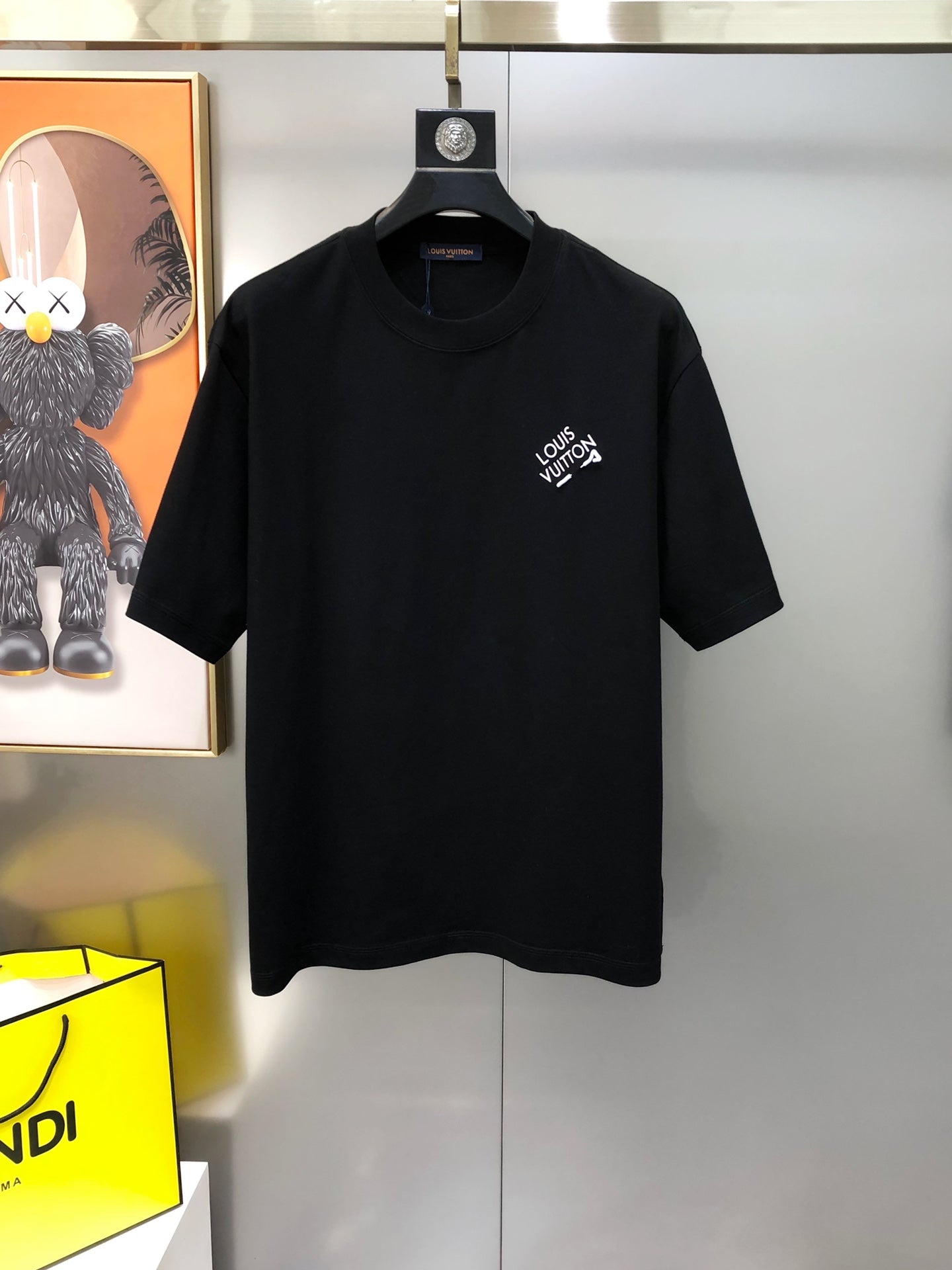 Louis Vuitton 2024 Early Spring Men’s Crewneck T-Shirt – Premium Cotton, Logo Hardware Print, Unisex (S–3XL)