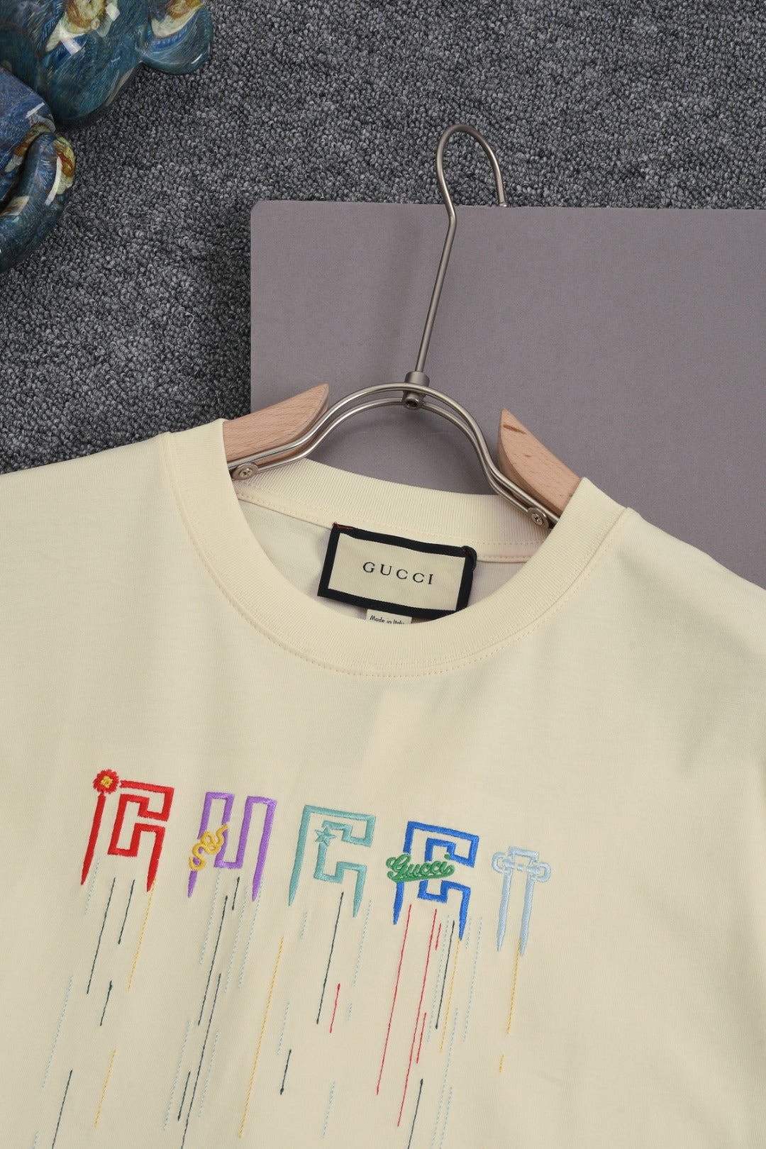 GUCCI Unisex Color Letter Fringe Embroidered T-Shirt – 2025 Spring/Summer Luxury Collection, Apricot/Black, Sizes XS–L