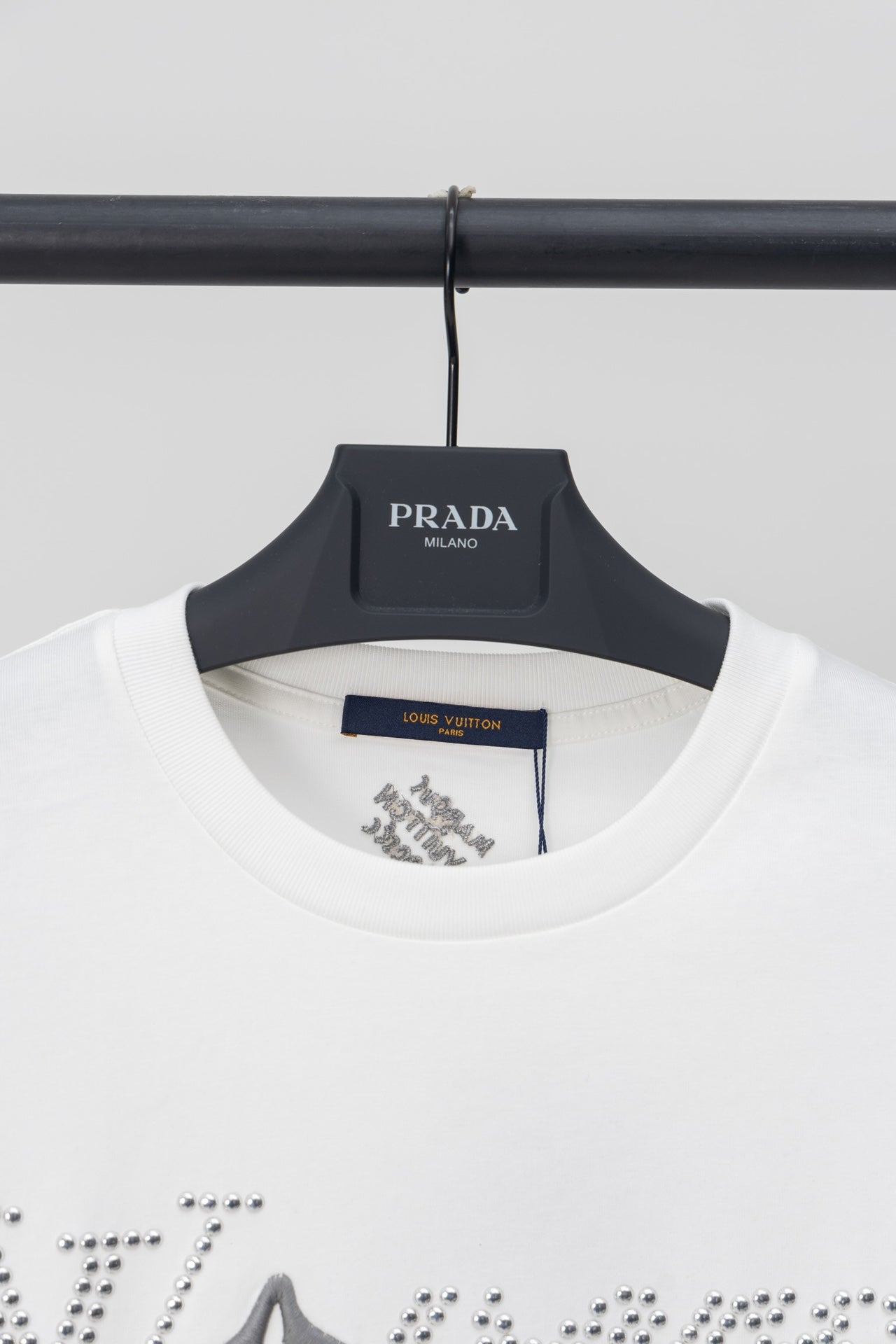 Louis Vuitton 2024SS Phi-Dieu Rhinestone & Stud Embroidery T-Shirt – Premium Cotton – XS, S, M, L
