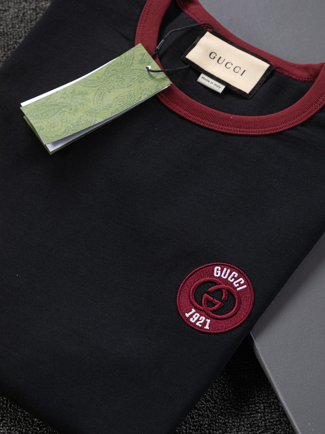 GUCCI Unisex Burgundy-Trim Double G Embroidered T-Shirt – Black/White, Sizes S–XL