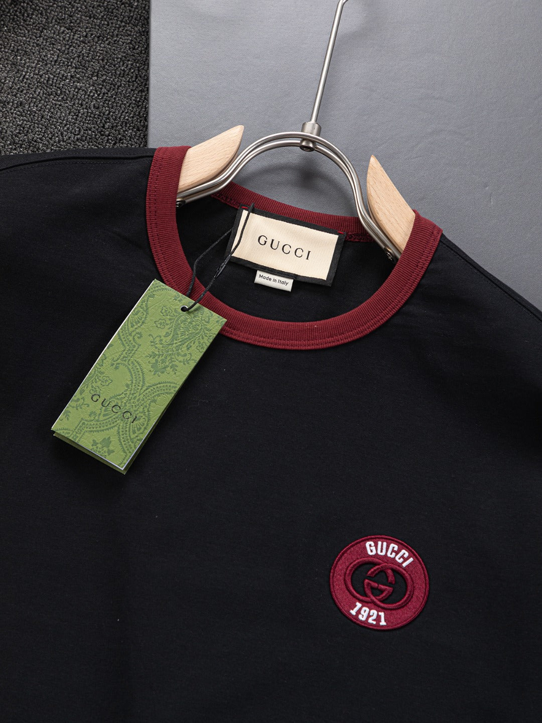 GUCCI Unisex Burgundy-Trim Double G Embroidered T-Shirt – Black/White, Sizes S–XL