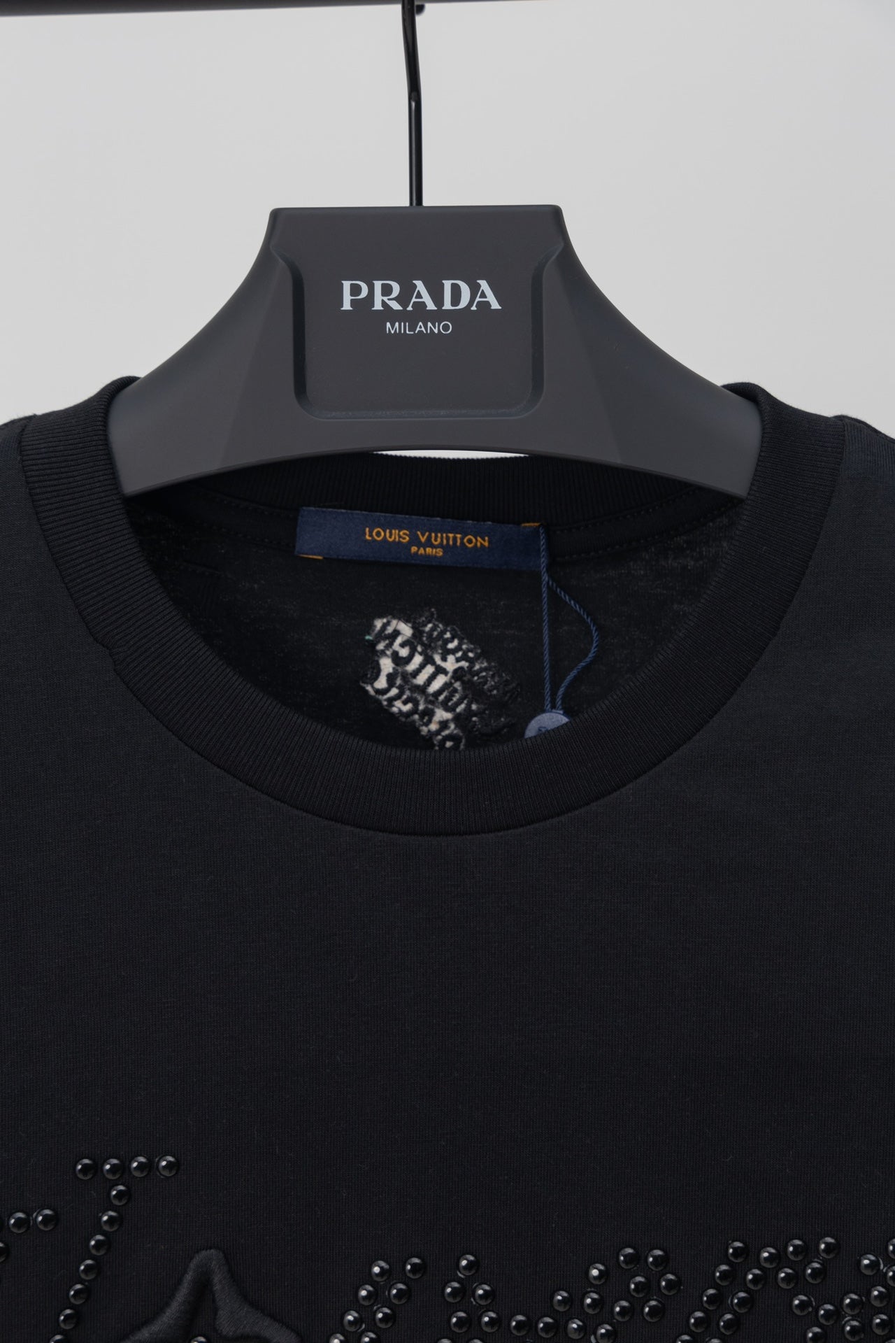 Louis Vuitton 2024SS Phi-Dieu Rhinestone & Stud Embroidery T-Shirt – Premium Cotton – XS, S, M, L