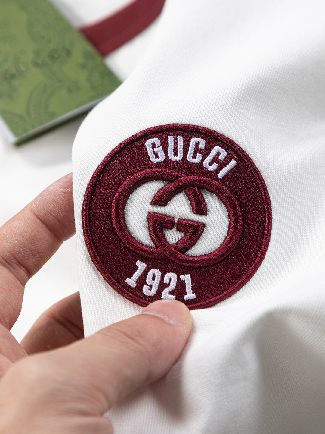 GUCCI Unisex Burgundy-Trim Double G Embroidered Crewneck T-Shirt – Black/White, Sizes S–XL