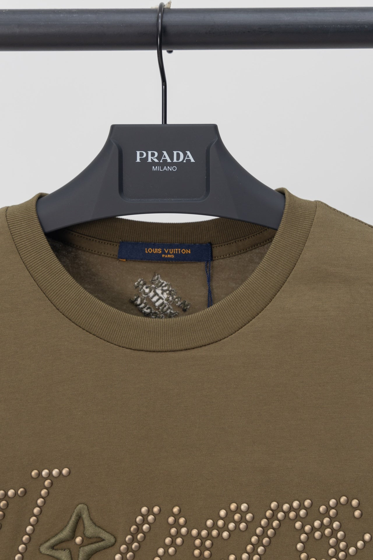 Louis Vuitton 2024SS Phi-Dieu Rhinestone & Stud Embroidery T-Shirt – Premium Cotton – XS, S, M, L