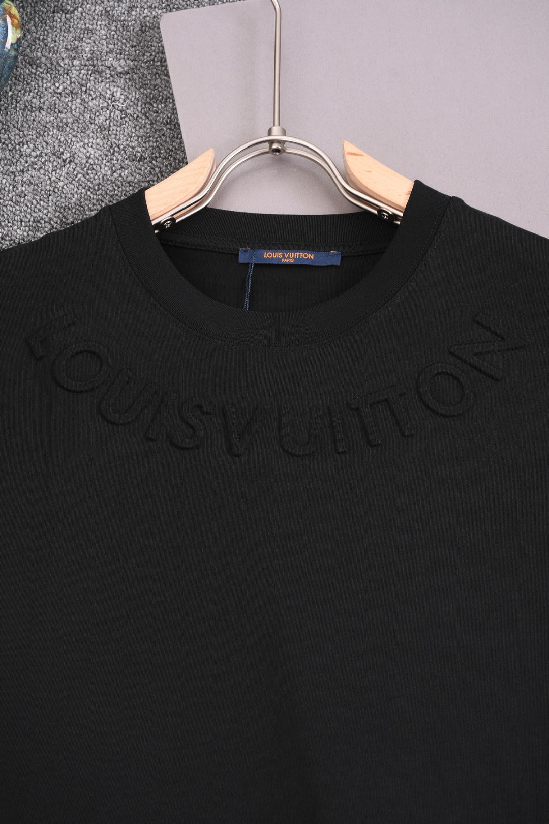 Louis Vuitton 25SS Classic Embossed Logo Crewneck T-Shirt – Premium Cotton – XS, S, M, L