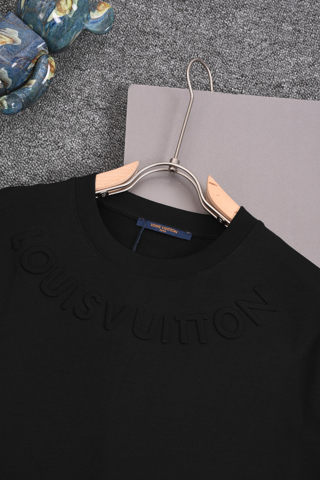 Louis Vuitton 25SS Classic Embossed Logo Crewneck T-Shirt – Premium Cotton – XS, S, M, L