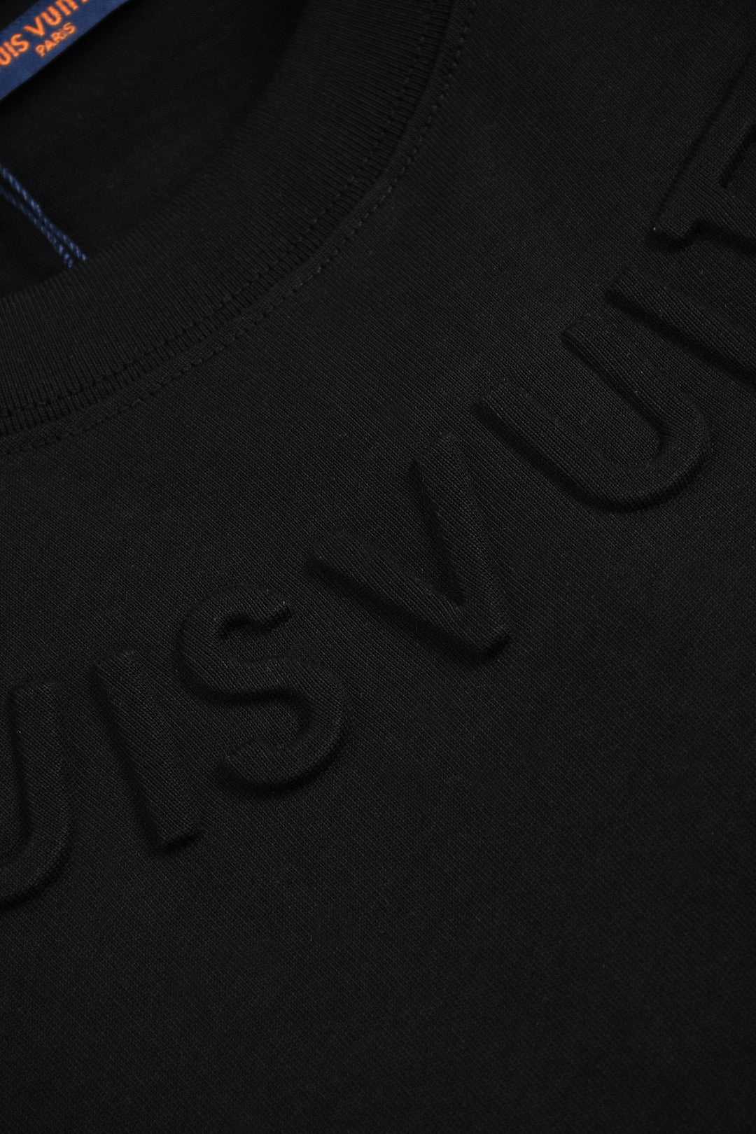 Louis Vuitton 25SS Classic Embossed Logo Crewneck T-Shirt – Premium Cotton – XS, S, M, L
