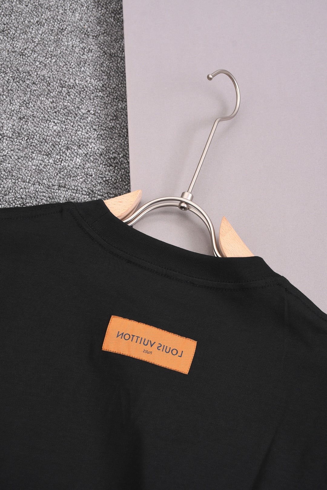 Louis Vuitton 25SS Classic Embossed Logo Crewneck T-Shirt – Premium Cotton – XS, S, M, L