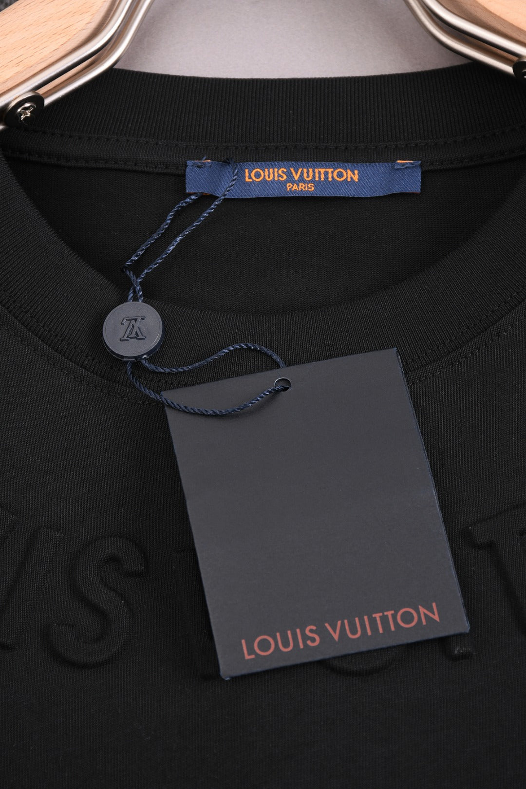 Louis Vuitton 25SS Classic Embossed Logo Crewneck T-Shirt – Premium Cotton – XS, S, M, L