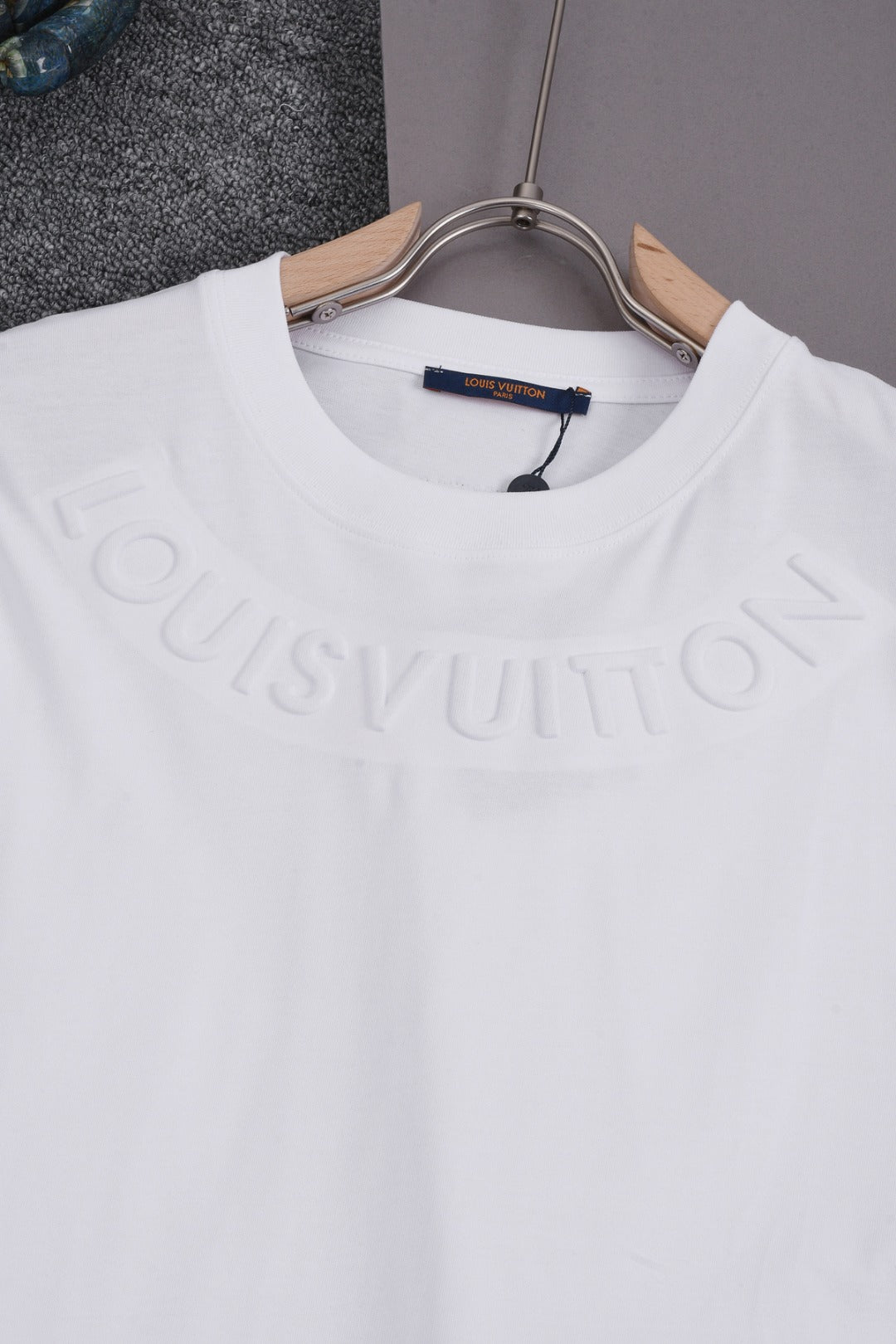 Louis Vuitton 25SS Classic Embossed Logo Crewneck T-Shirt – Premium Cotton – XS, S, M, L