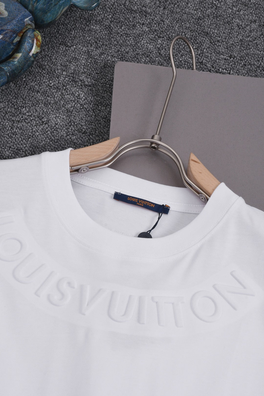 Louis Vuitton 25SS Classic Embossed Logo Crewneck T-Shirt – Premium Cotton – XS, S, M, L
