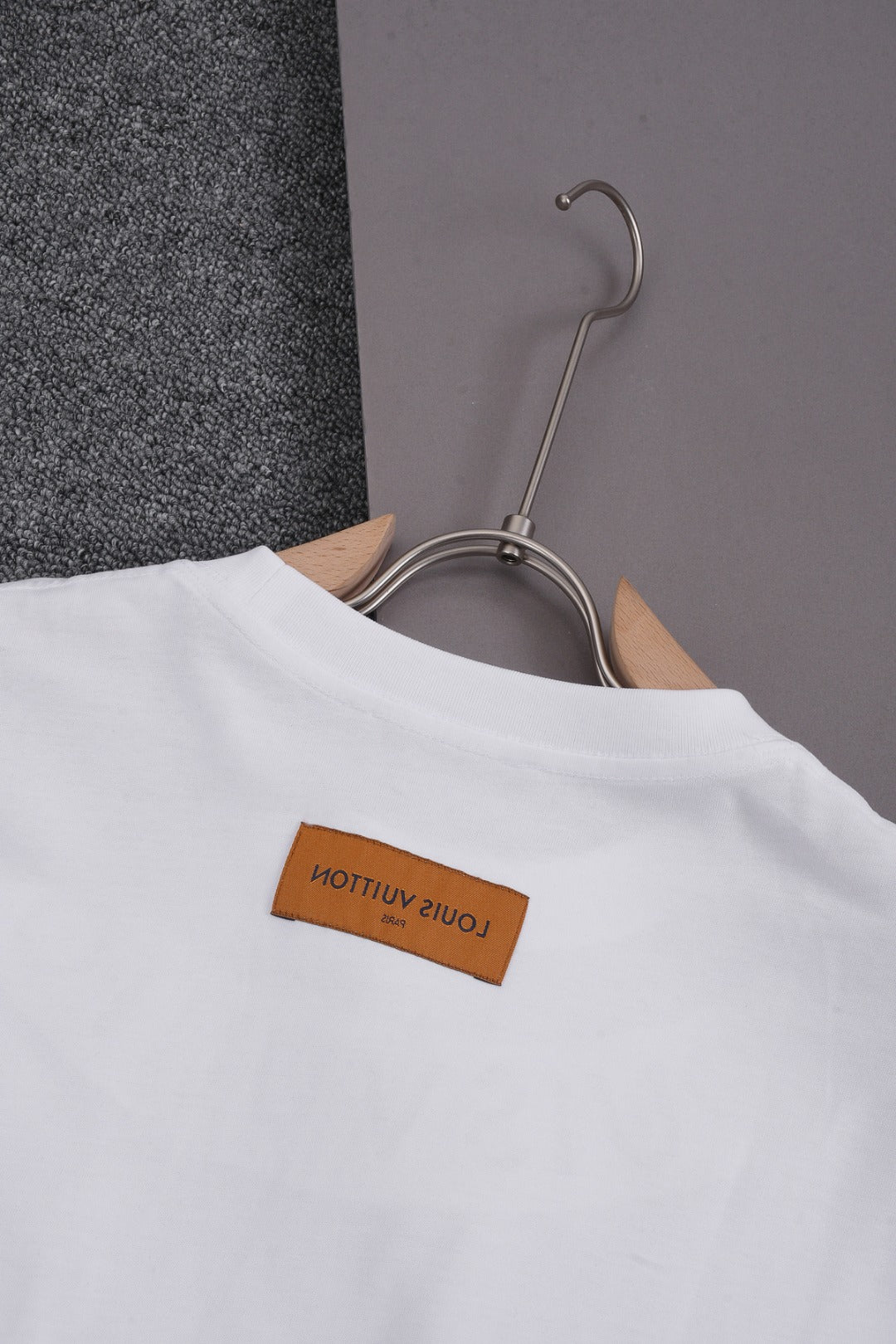 Louis Vuitton 25SS Classic Embossed Logo Crewneck T-Shirt – Premium Cotton – XS, S, M, L