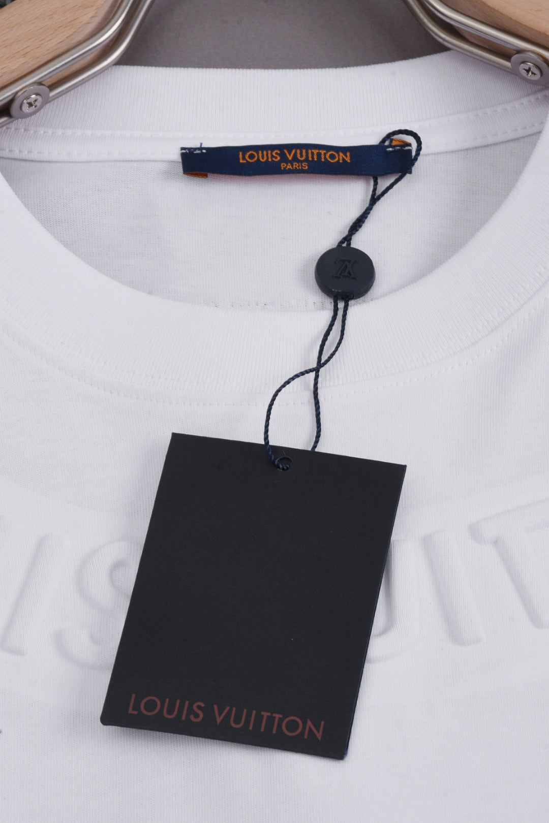 Louis Vuitton 25SS Classic Embossed Logo Crewneck T-Shirt – Premium Cotton – XS, S, M, L