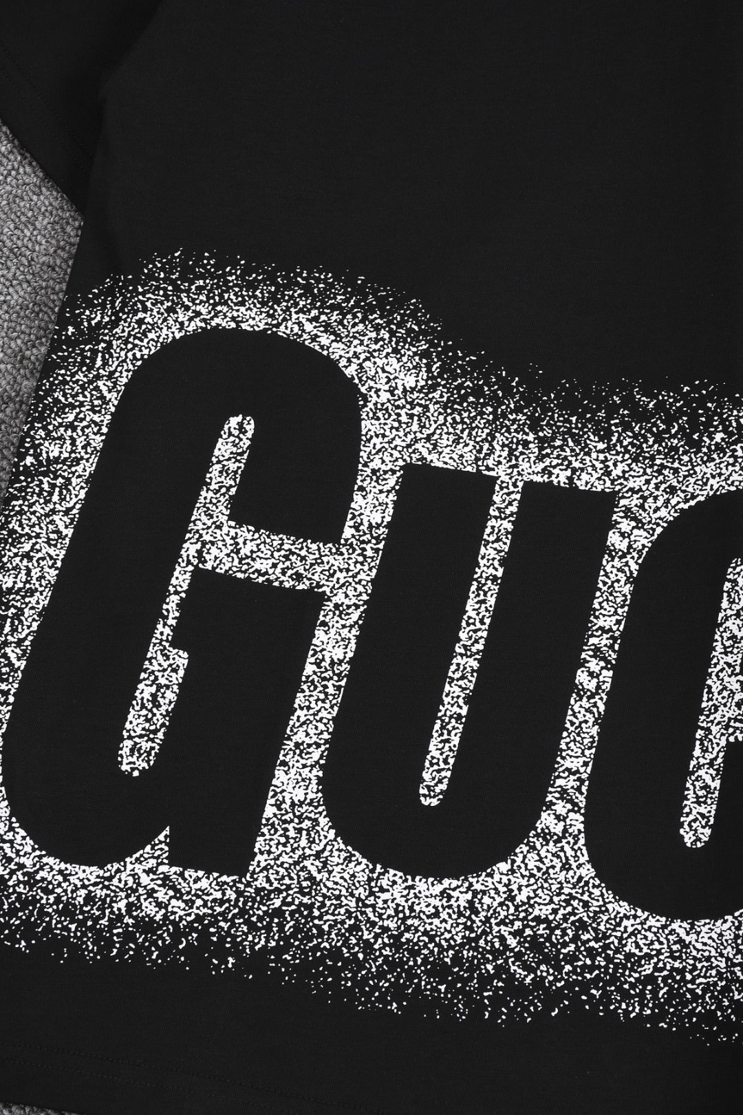 GUCCI 25SS Unisex Hollow Spray-Ink Double G Logo Crewneck T-Shirt – Apricot/Black, Sizes XS–L