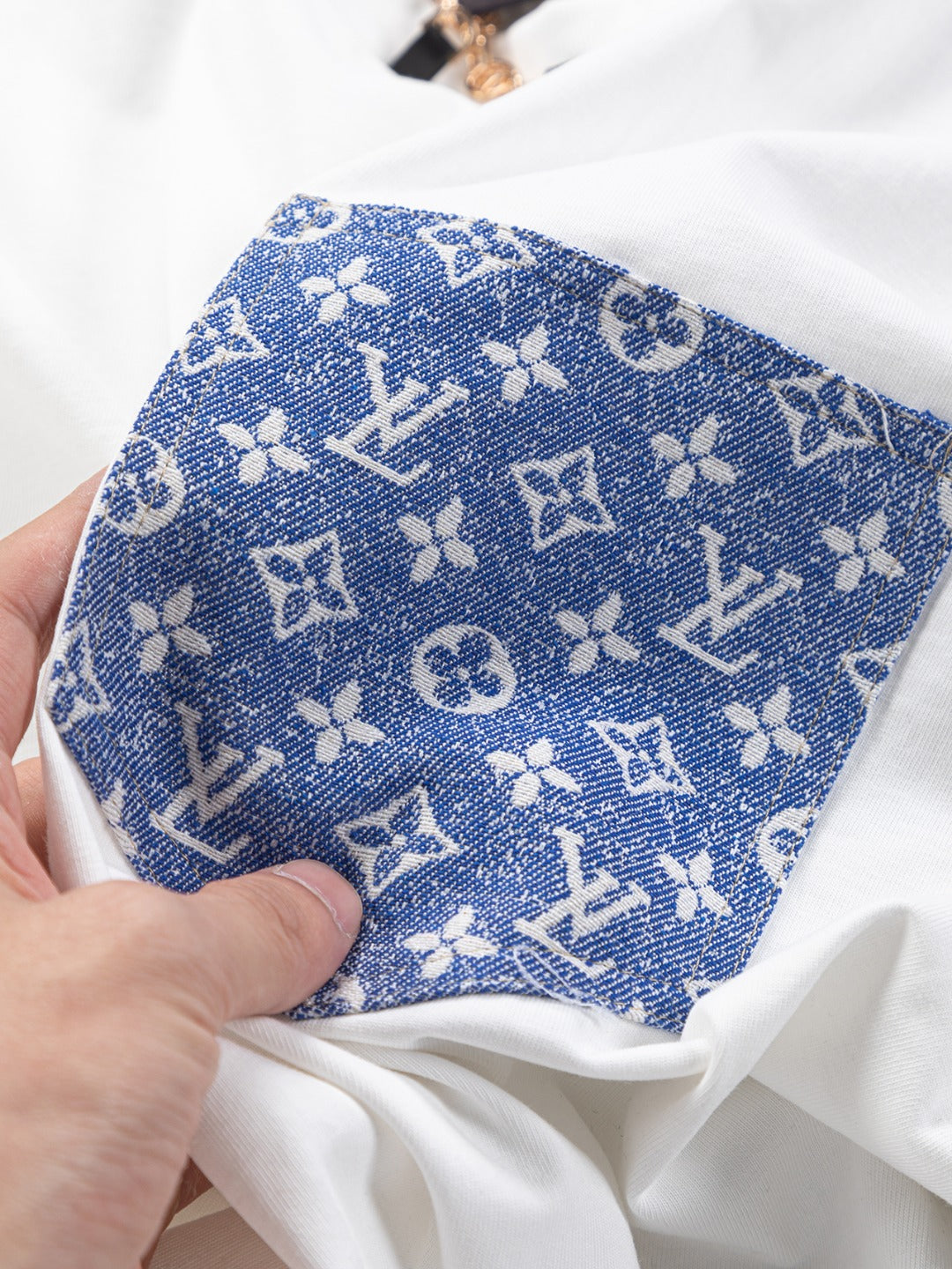 Louis Vuitton 25SS Embroidered Logo Denim Pocket T-Shirt – XS, S, M, L – Unisex Premium Cotton
