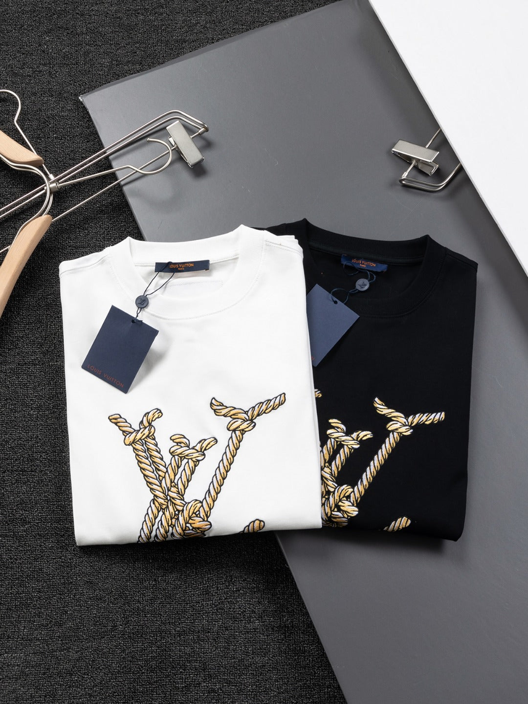 Louis Vuitton 25SS Rope Embroidered Logo T-Shirt – XS, S, M, L – Unisex Premium Cotton