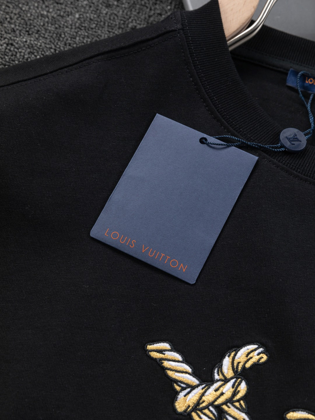 Louis Vuitton 25SS Rope Embroidered Logo T-Shirt – XS, S, M, L – Unisex Premium Cotton